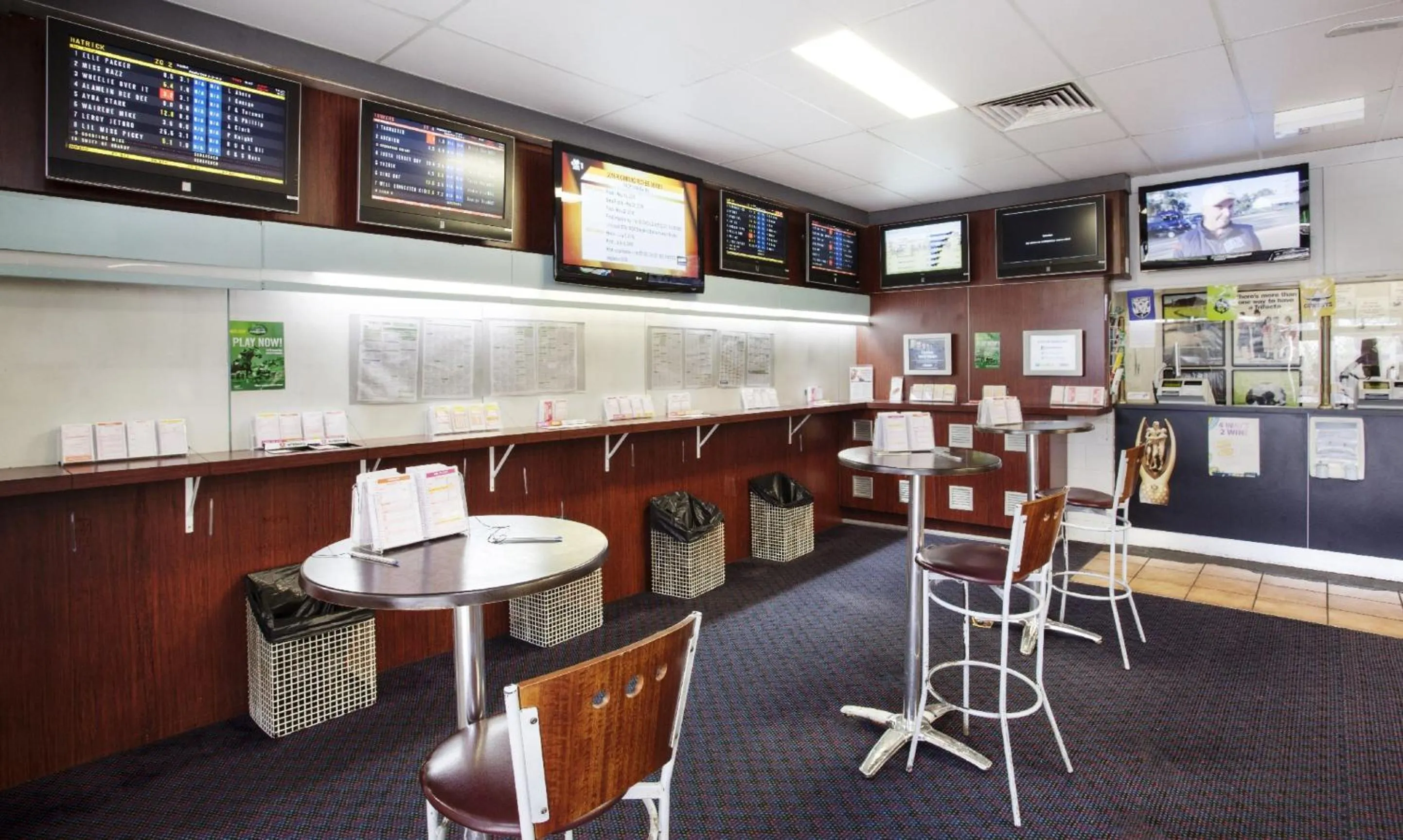 Lounge or bar in Upper Ross Hotel