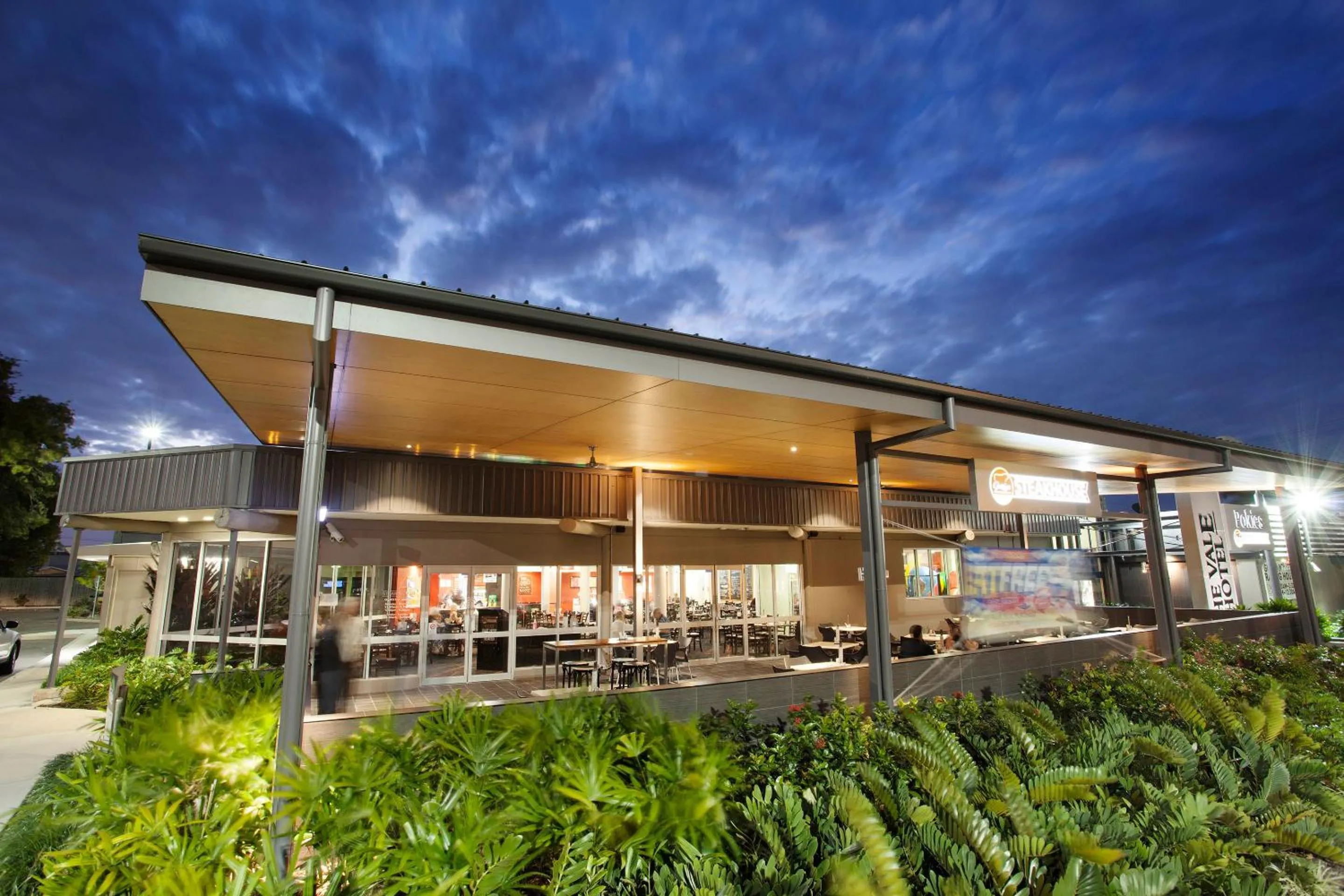 Facade/entrance in Vale Hotel