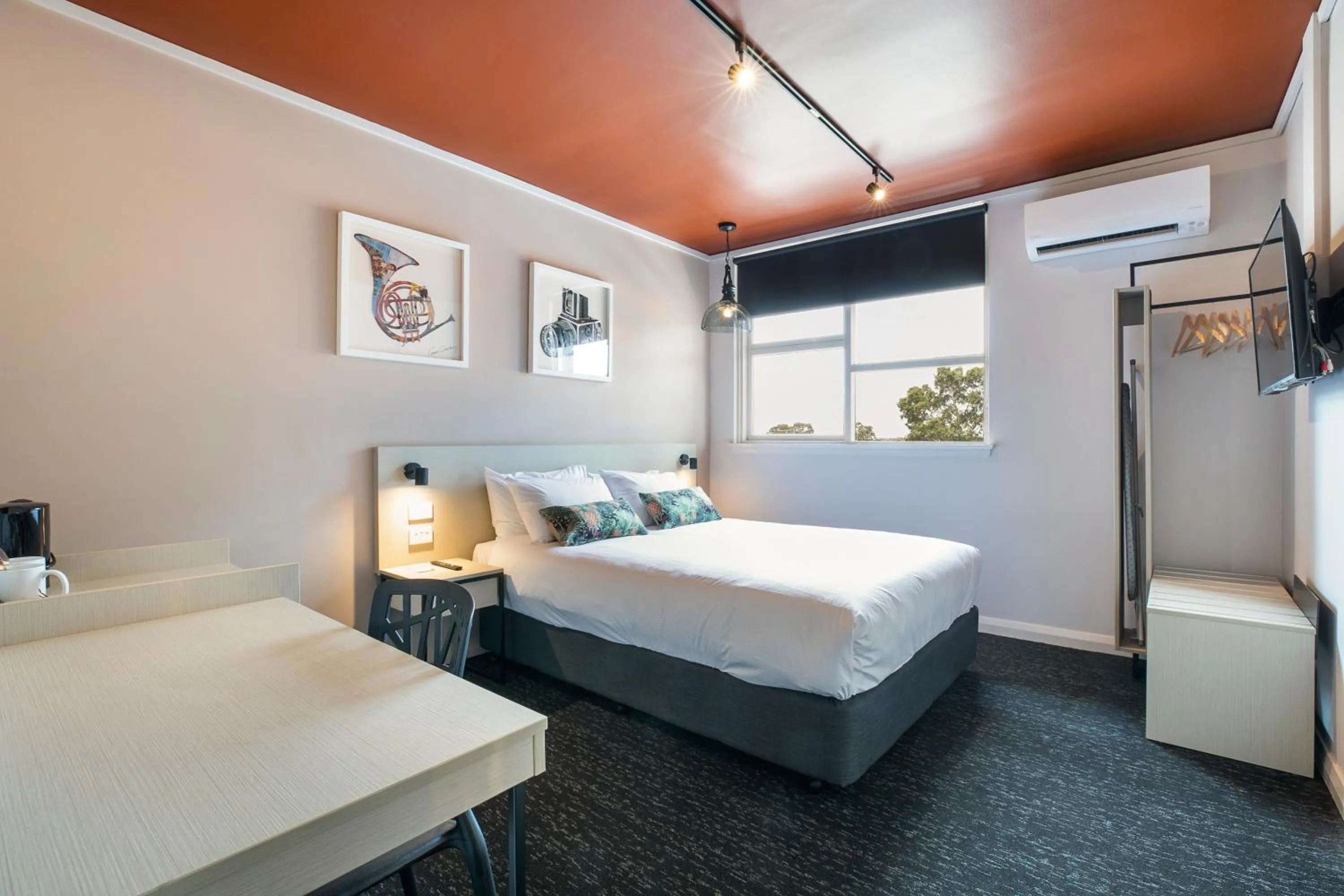 Photo of the whole room, Bed in Nightcap at Fairfield