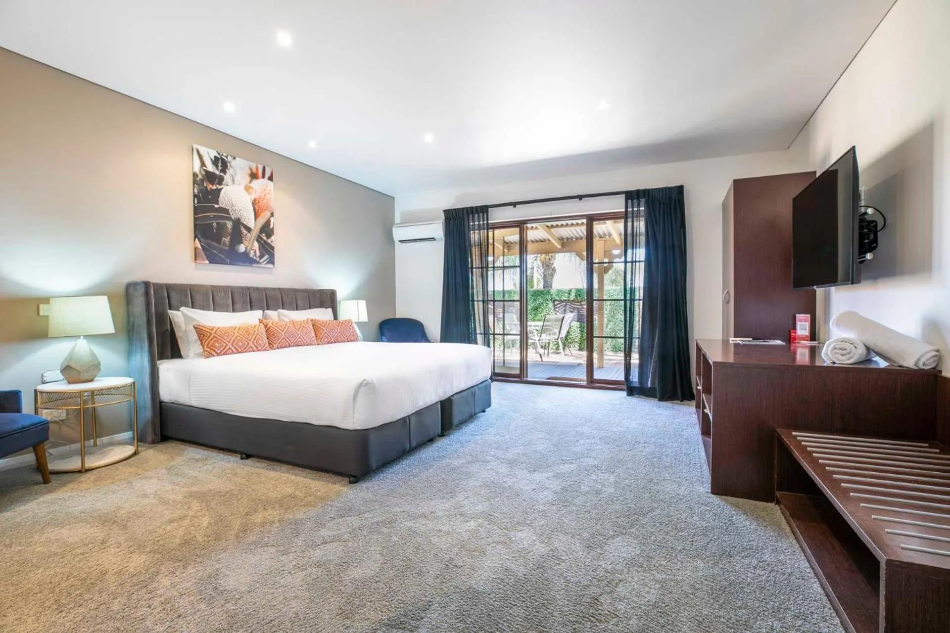 Photo of the whole room, Bed in Nightcap at Macquarie Inn