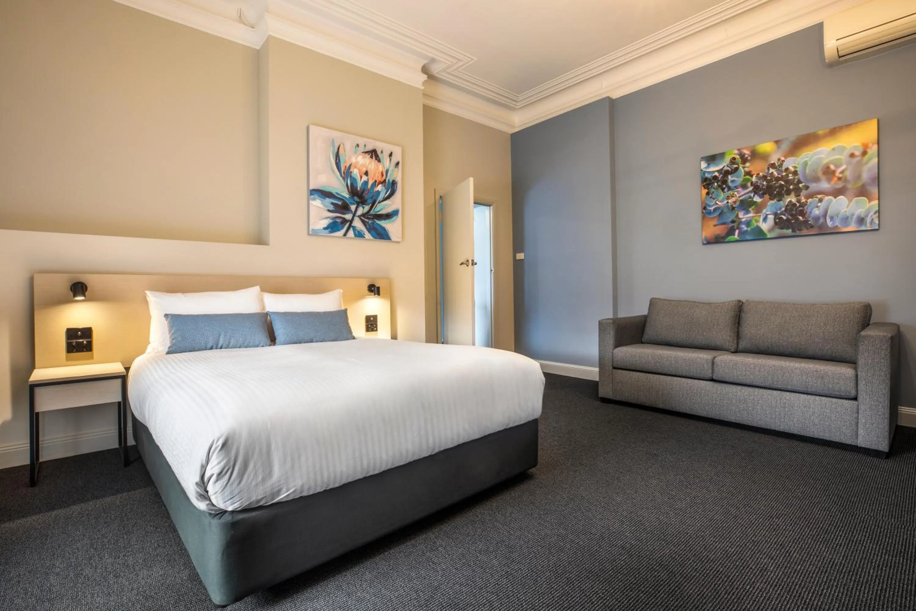 Photo of the whole room, Bed in Nightcap at Federal Hotel Mt Gambier