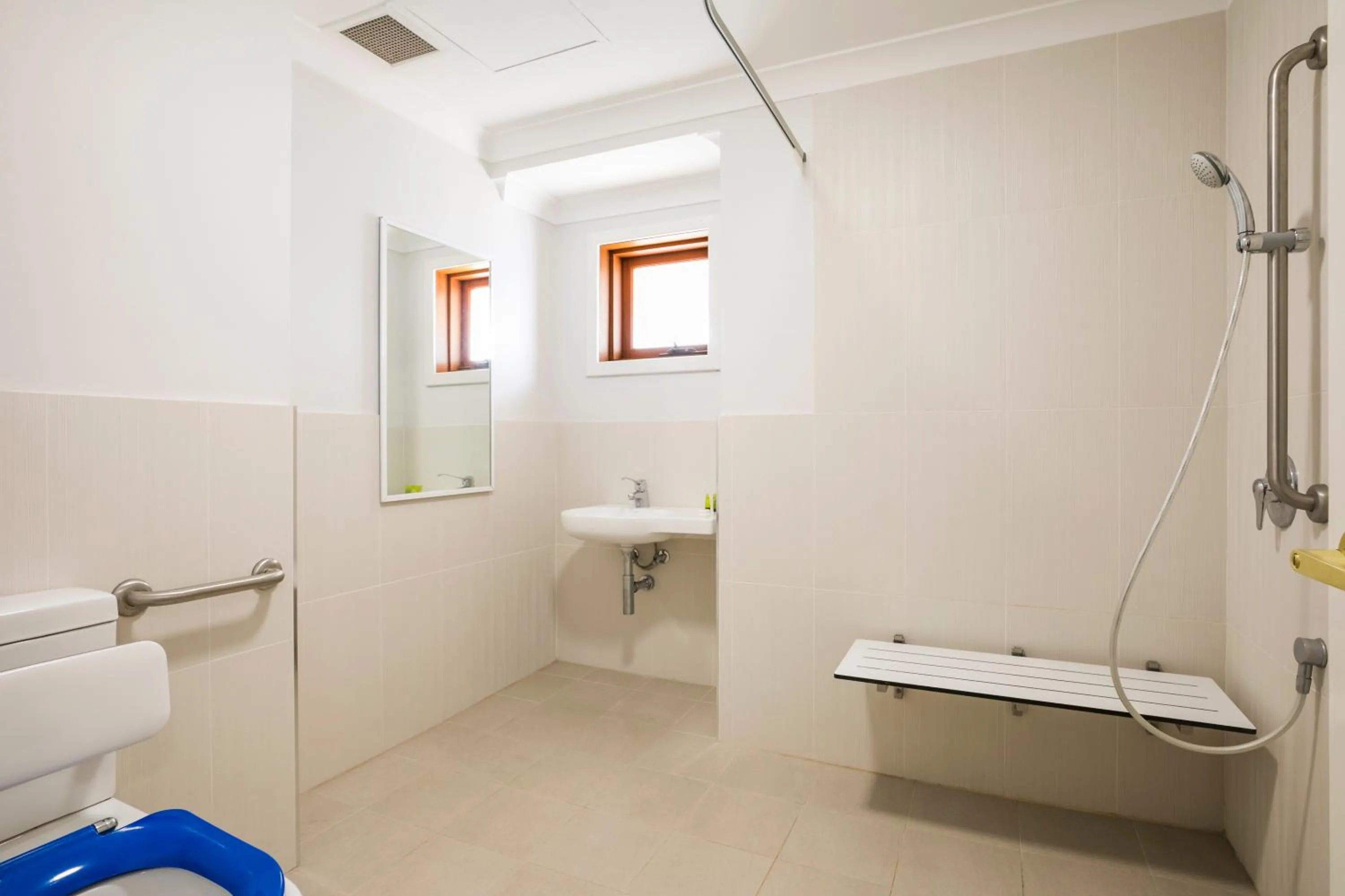 Bathroom in Nightcap at the Ship Inn