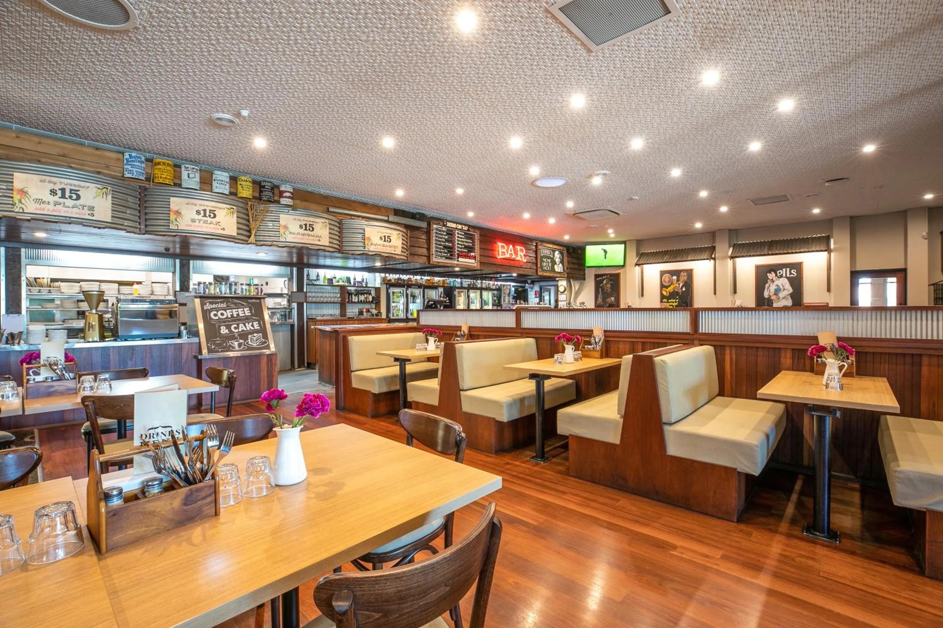 Restaurant/places to eat in Nightcap at Wanneroo Tavern