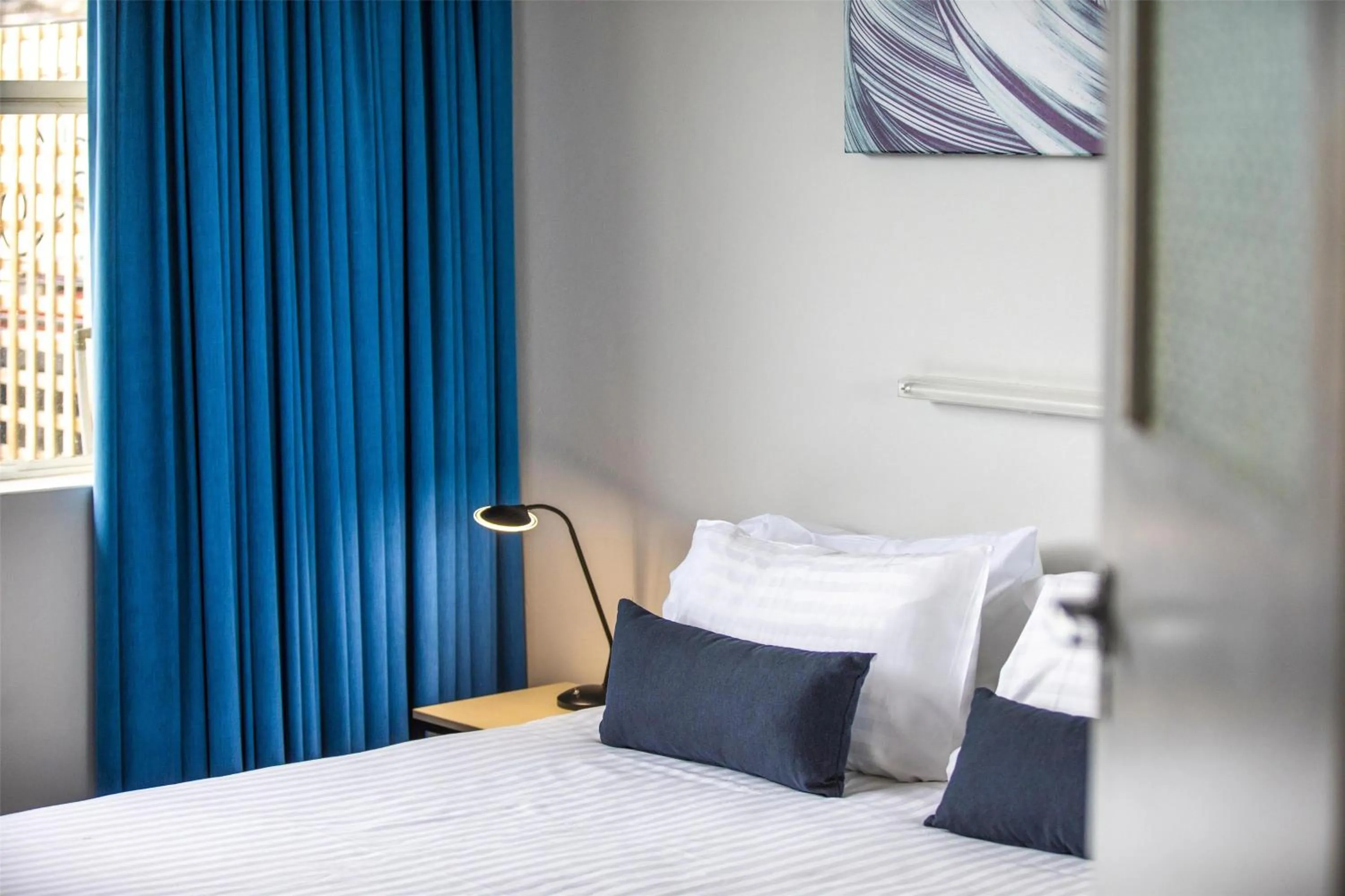 Bedroom, Bed in Nightcap at Carlyle Hotel