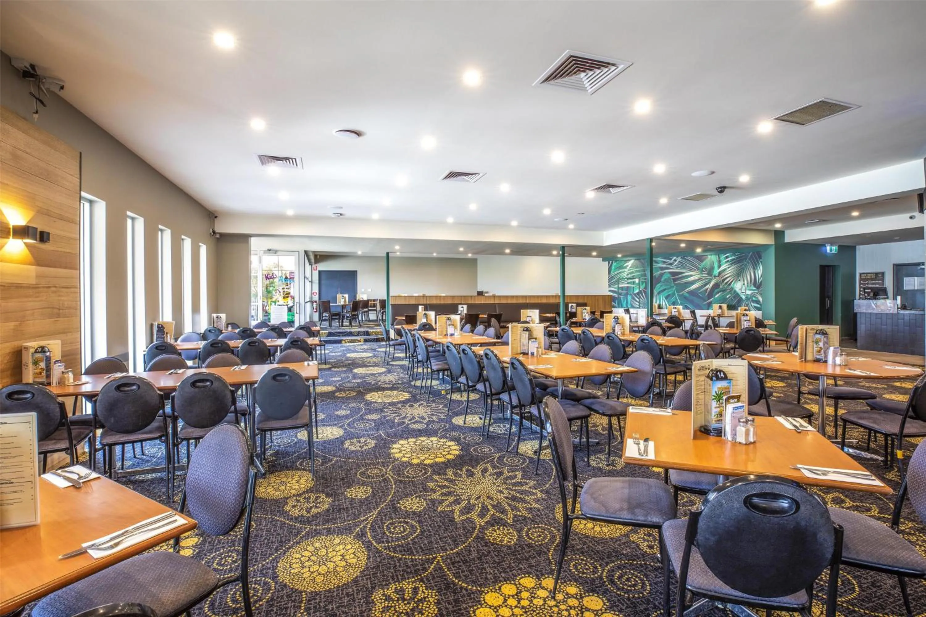 Restaurant/places to eat in Nightcap at Carlyle Hotel