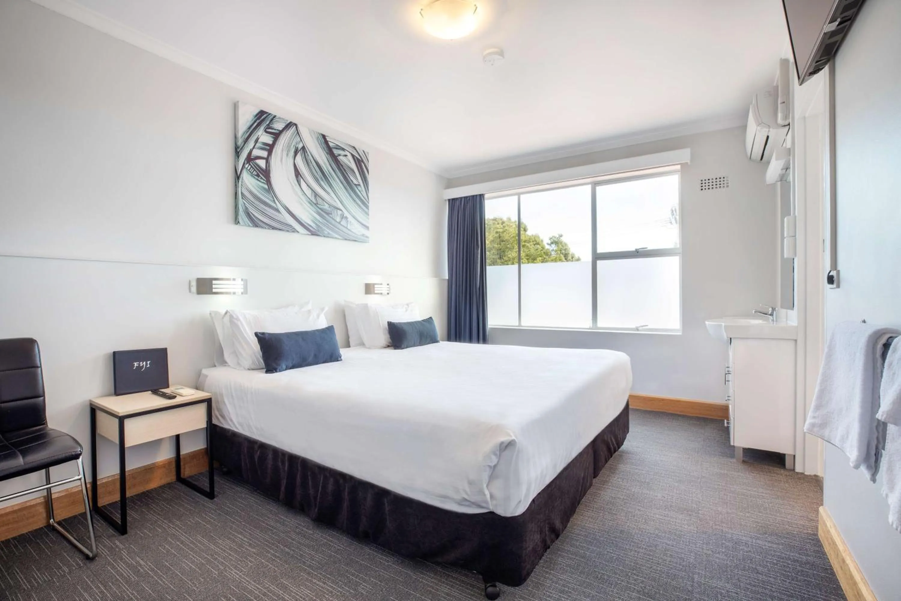 Bedroom, Bed in Nightcap at Carlyle Hotel