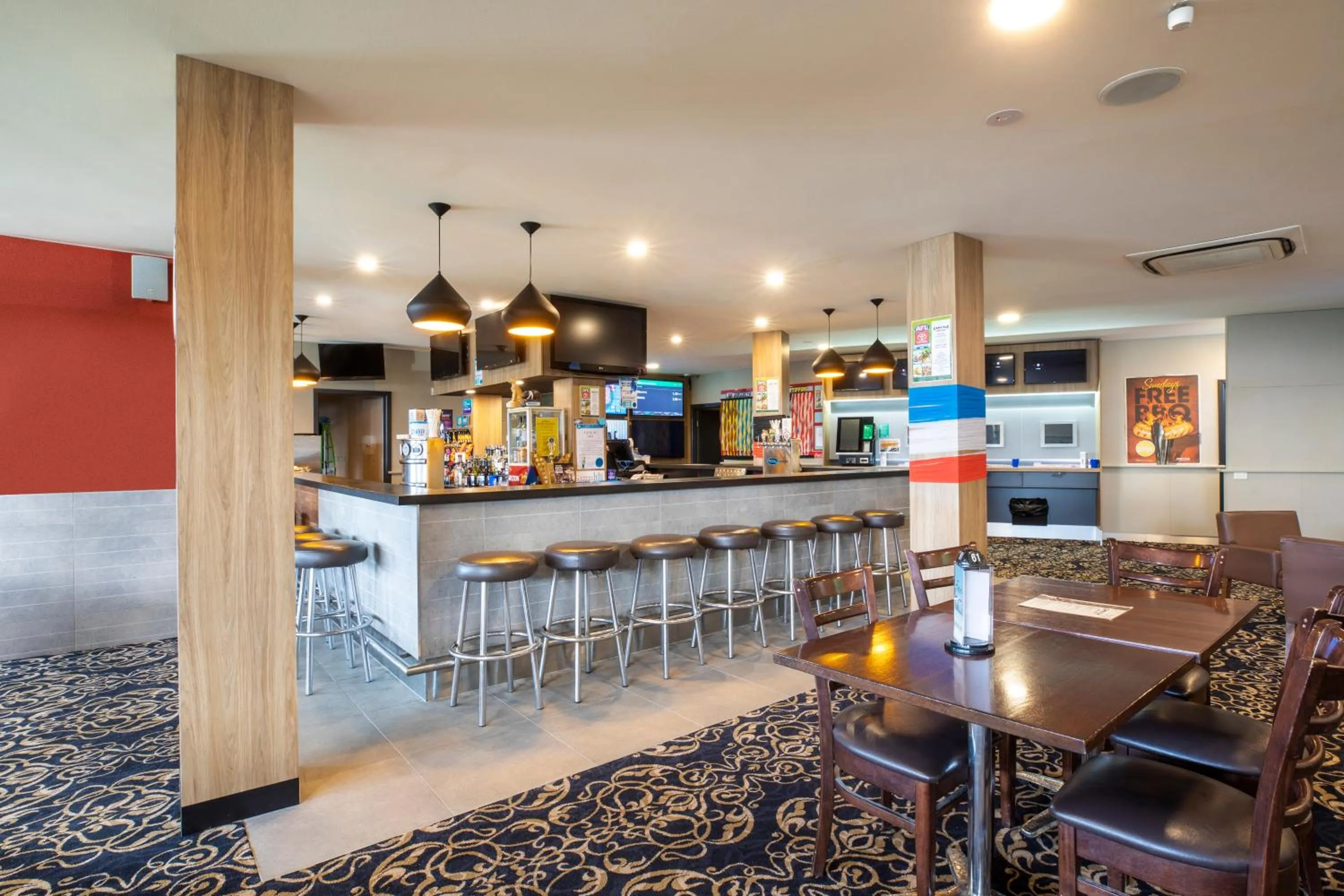 Restaurant/places to eat in Nightcap at Carlyle Hotel