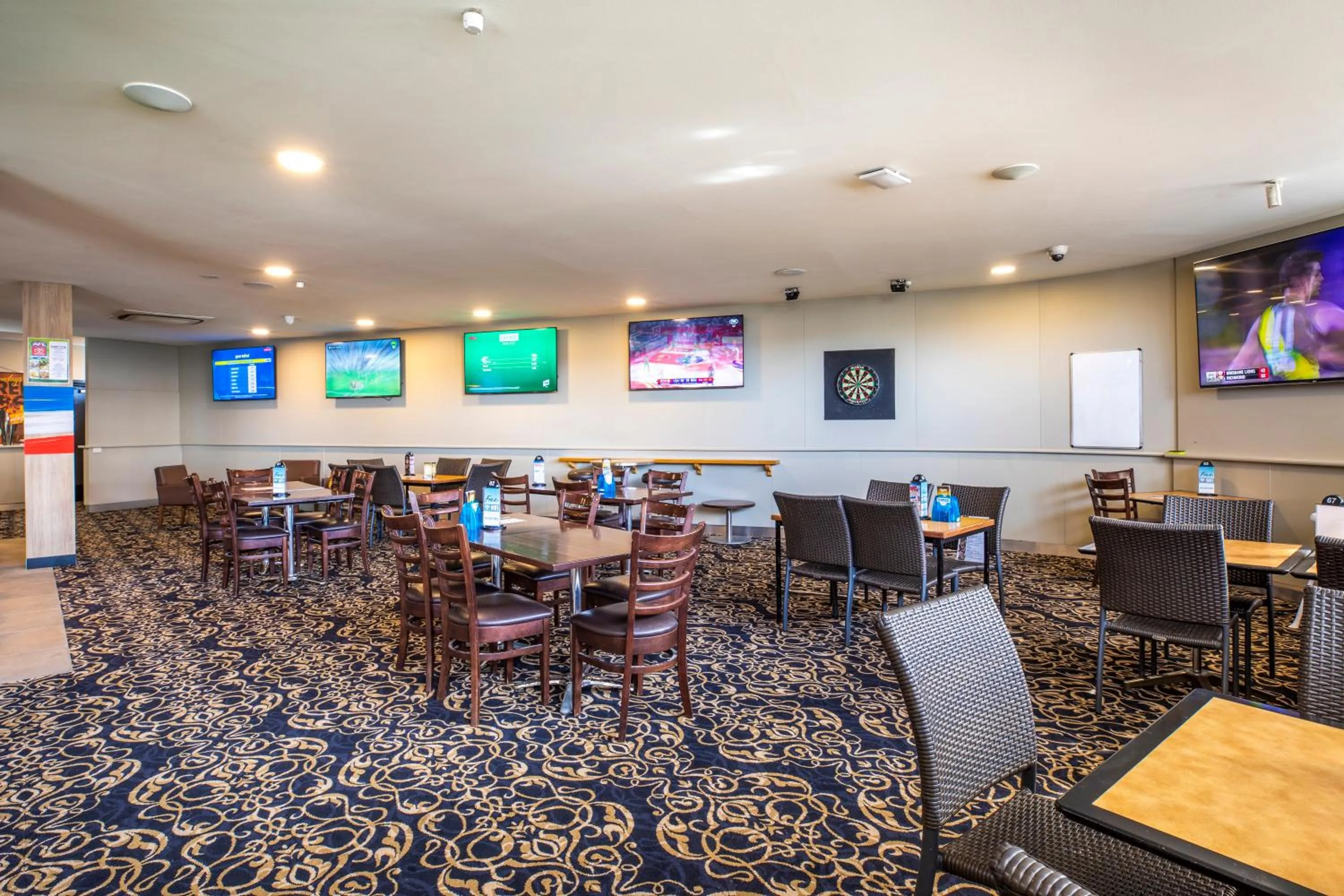 Restaurant/places to eat in Nightcap at Carlyle Hotel