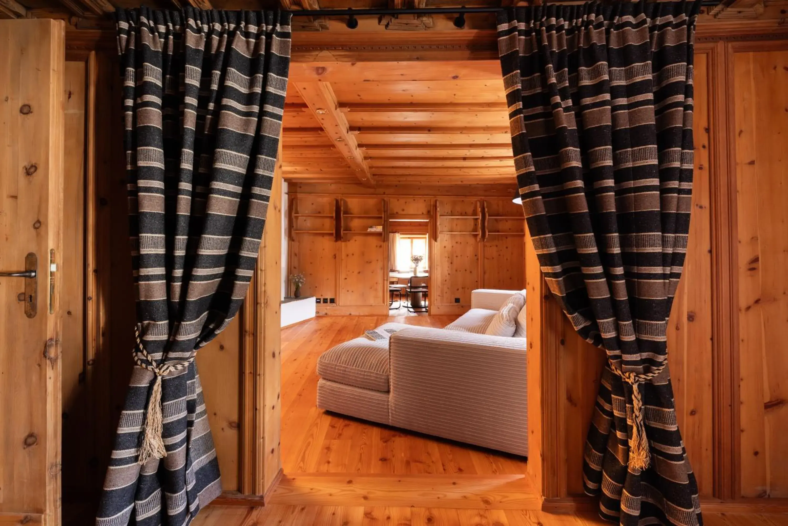 Three-Bedroom Superior Apartment in Hotel Chesa Rosatsch - Home of Food Three-Bedroom Superior Apartment in Hotel Chesa Rosatsch - Home of Food