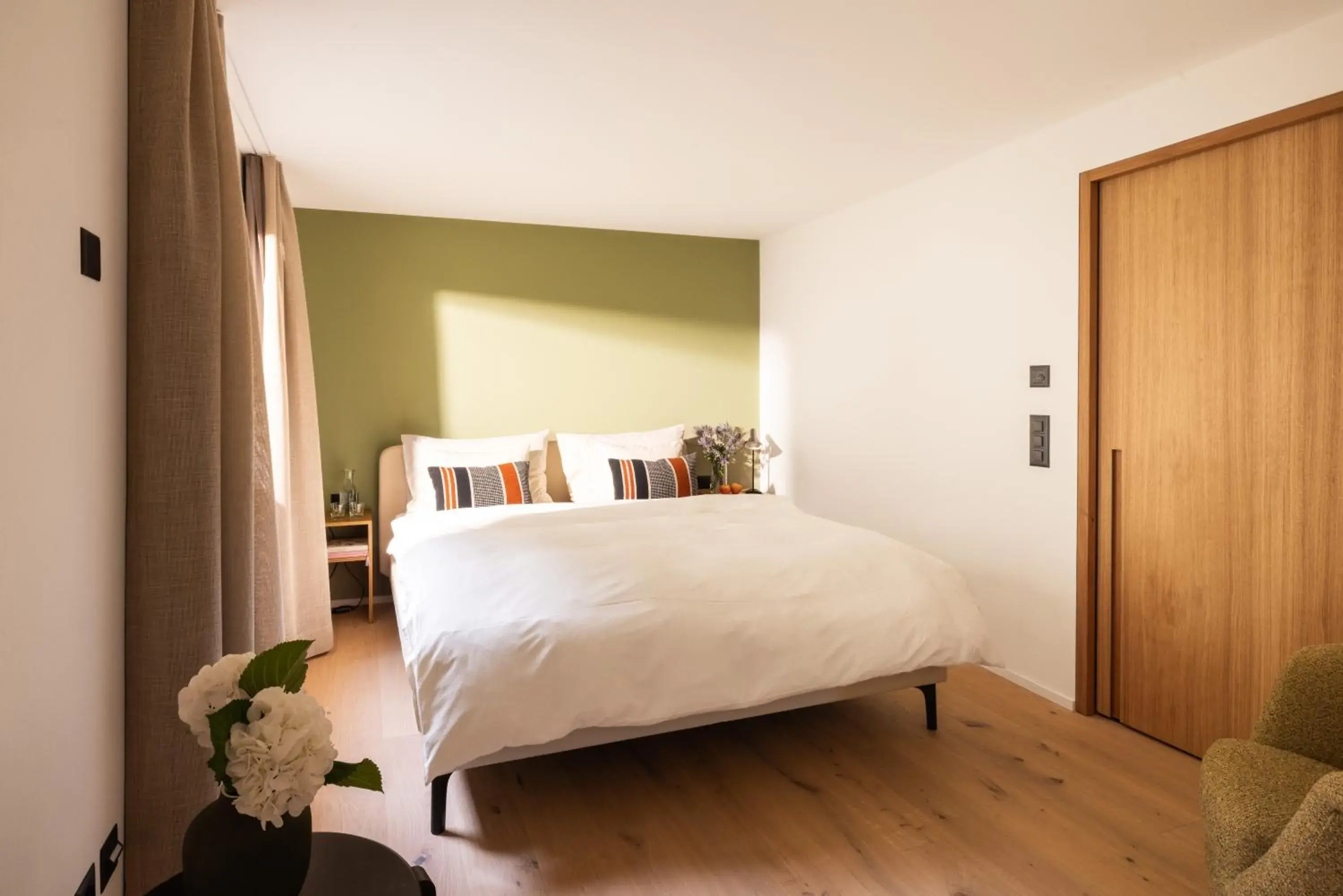 One-Bedroom Apartment with Garden View in Hotel Chesa Rosatsch - Home of Food One-Bedroom Apartment with Garden View in Hotel Chesa Rosatsch - Home of Food