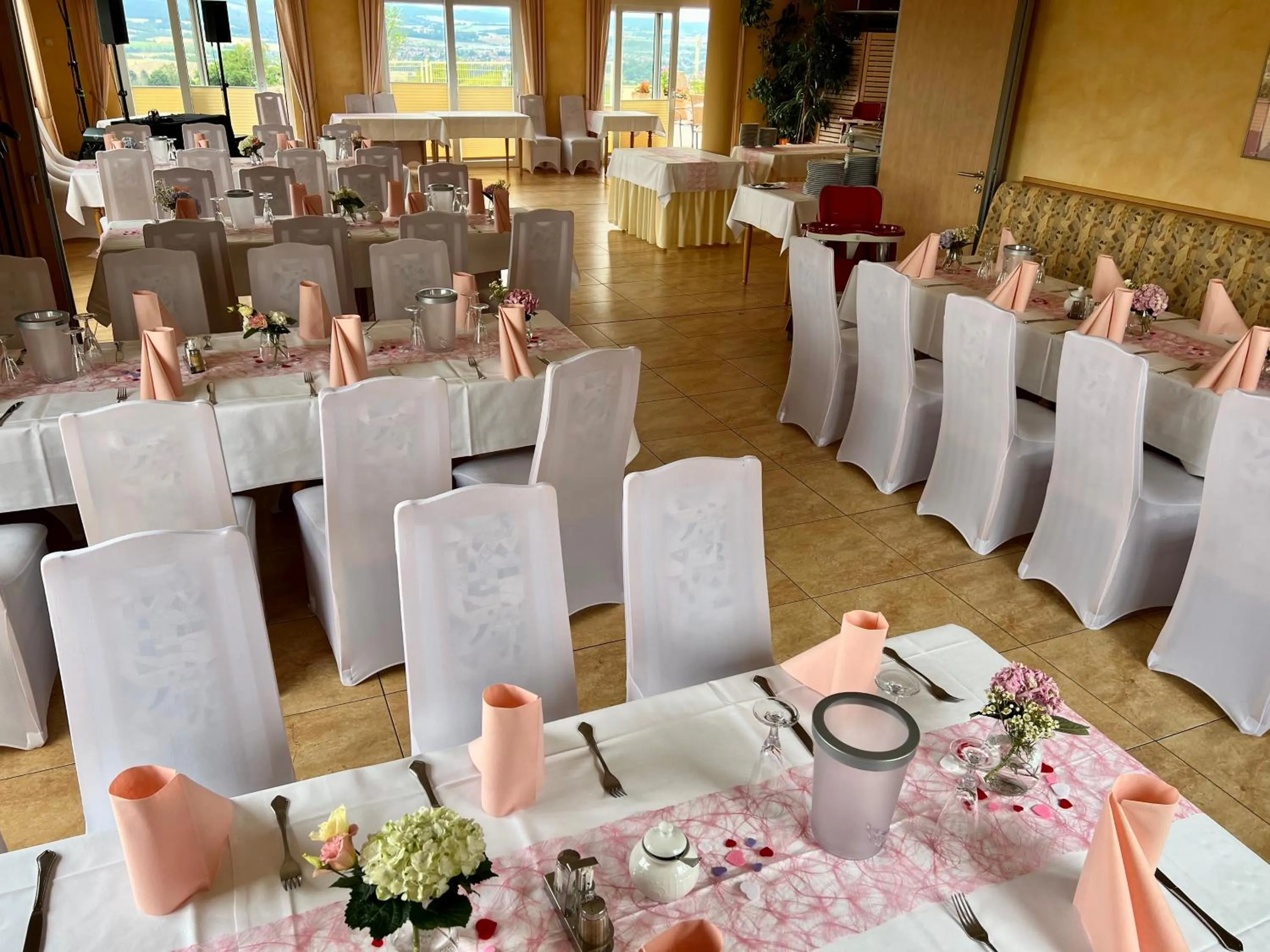 Restaurant/places to eat in Panorama Hotel am Frankenstein