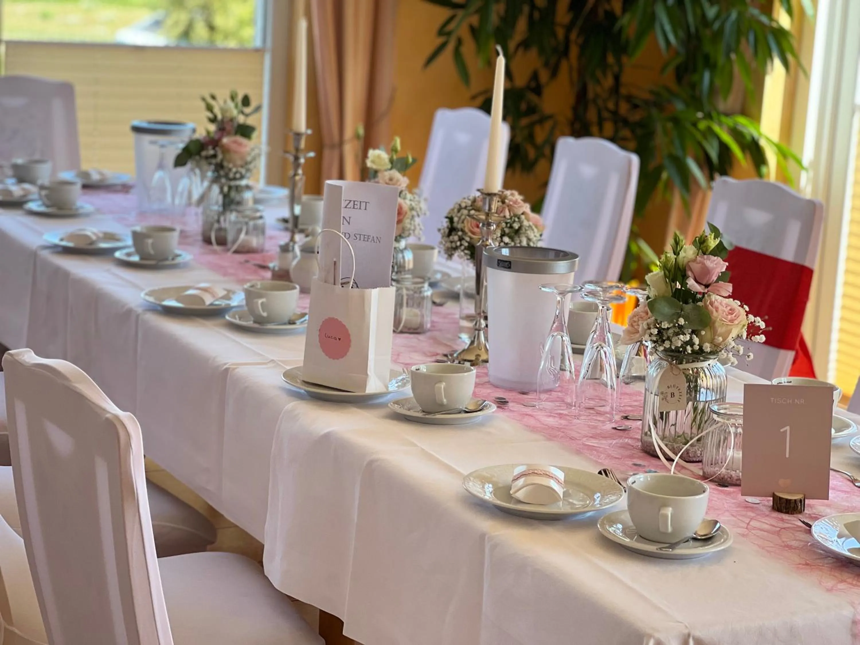 Restaurant/places to eat in Panorama Hotel am Frankenstein