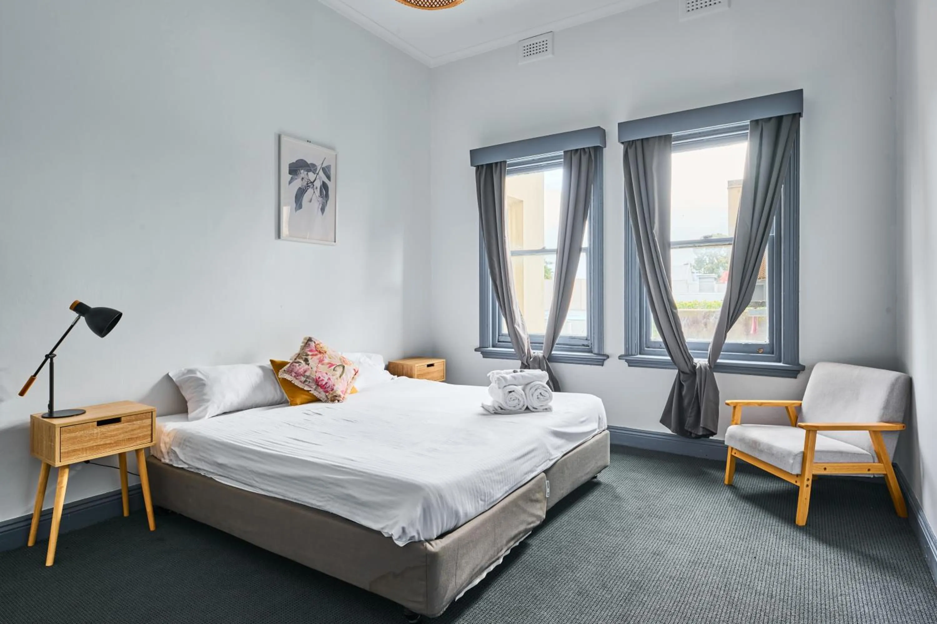 Bed in College Lawn Hotel