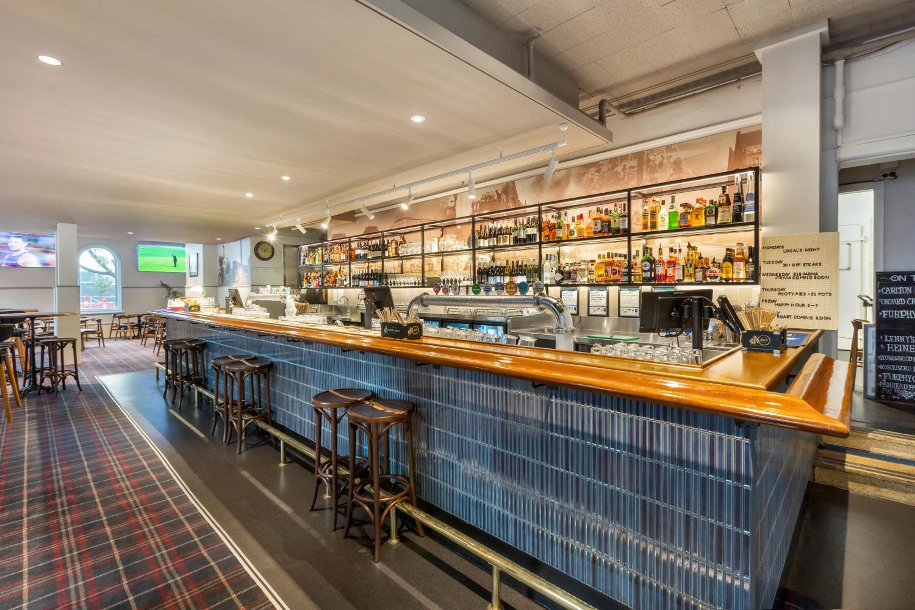 Lounge or bar in College Lawn Hotel