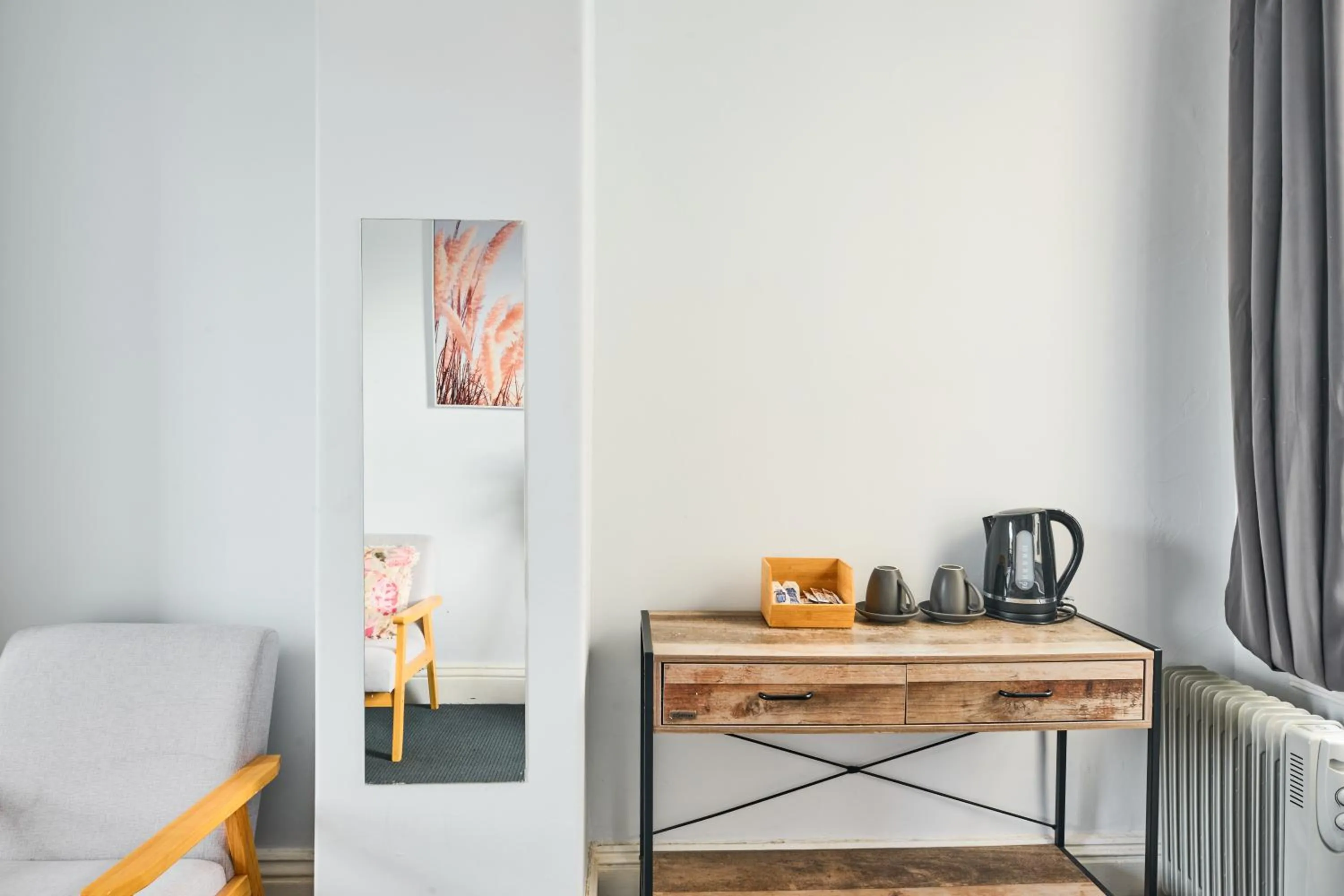 Bedroom in College Lawn Hotel