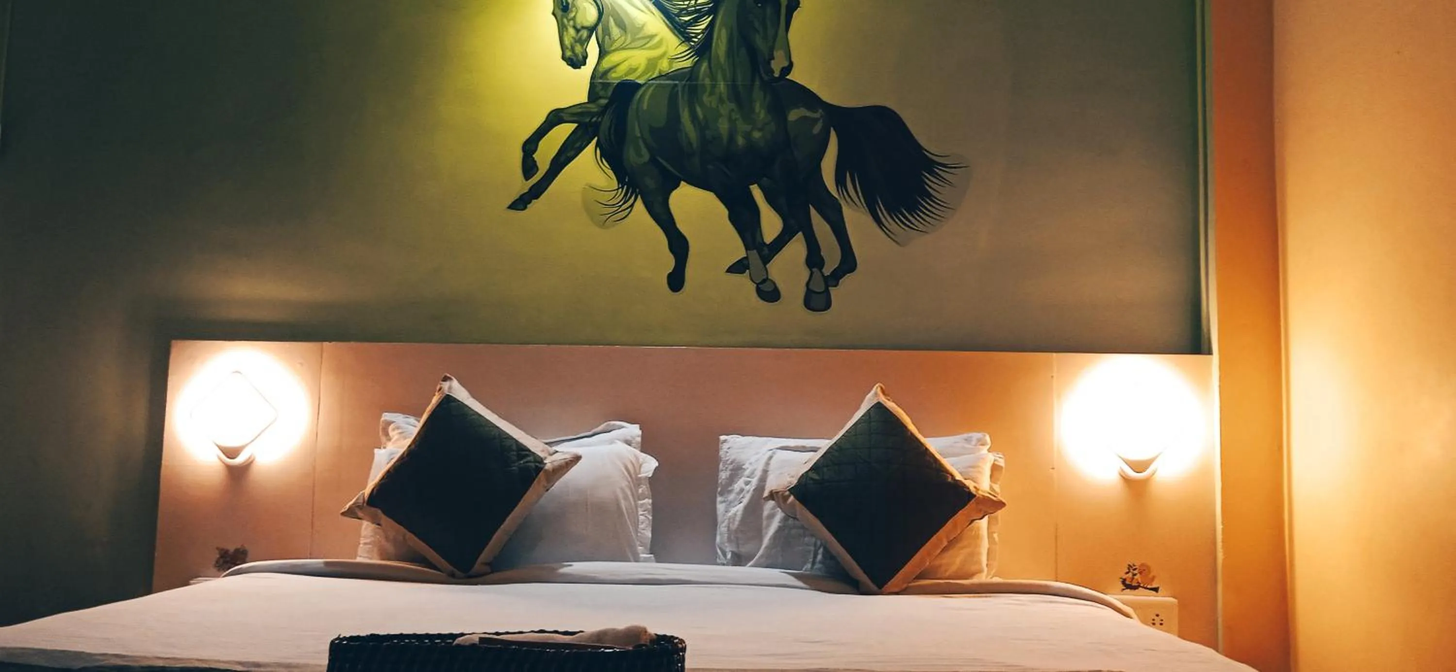 Deluxe King Room in Tridhara HomeStay
