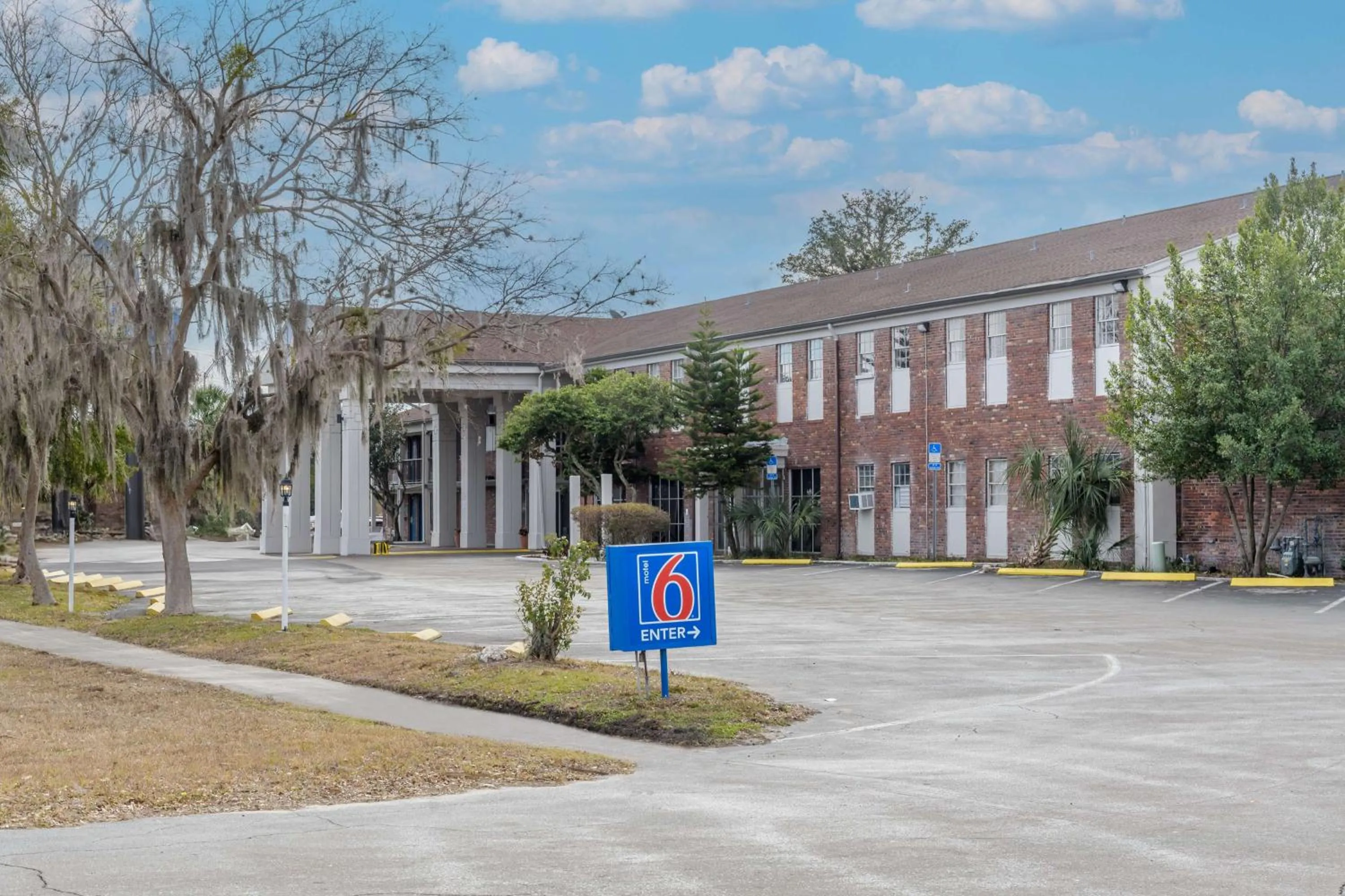 Property building in Motel 6-Ocala, FL - Conference Center
