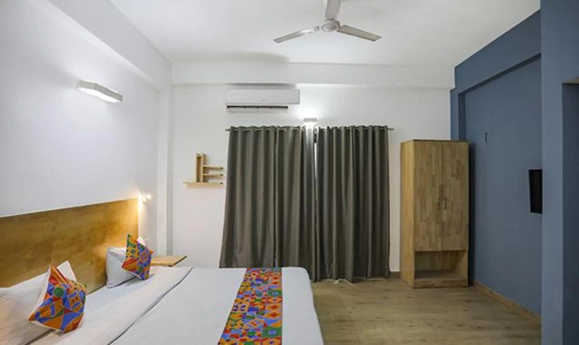 Bed in FabHotel F9 Sector 51