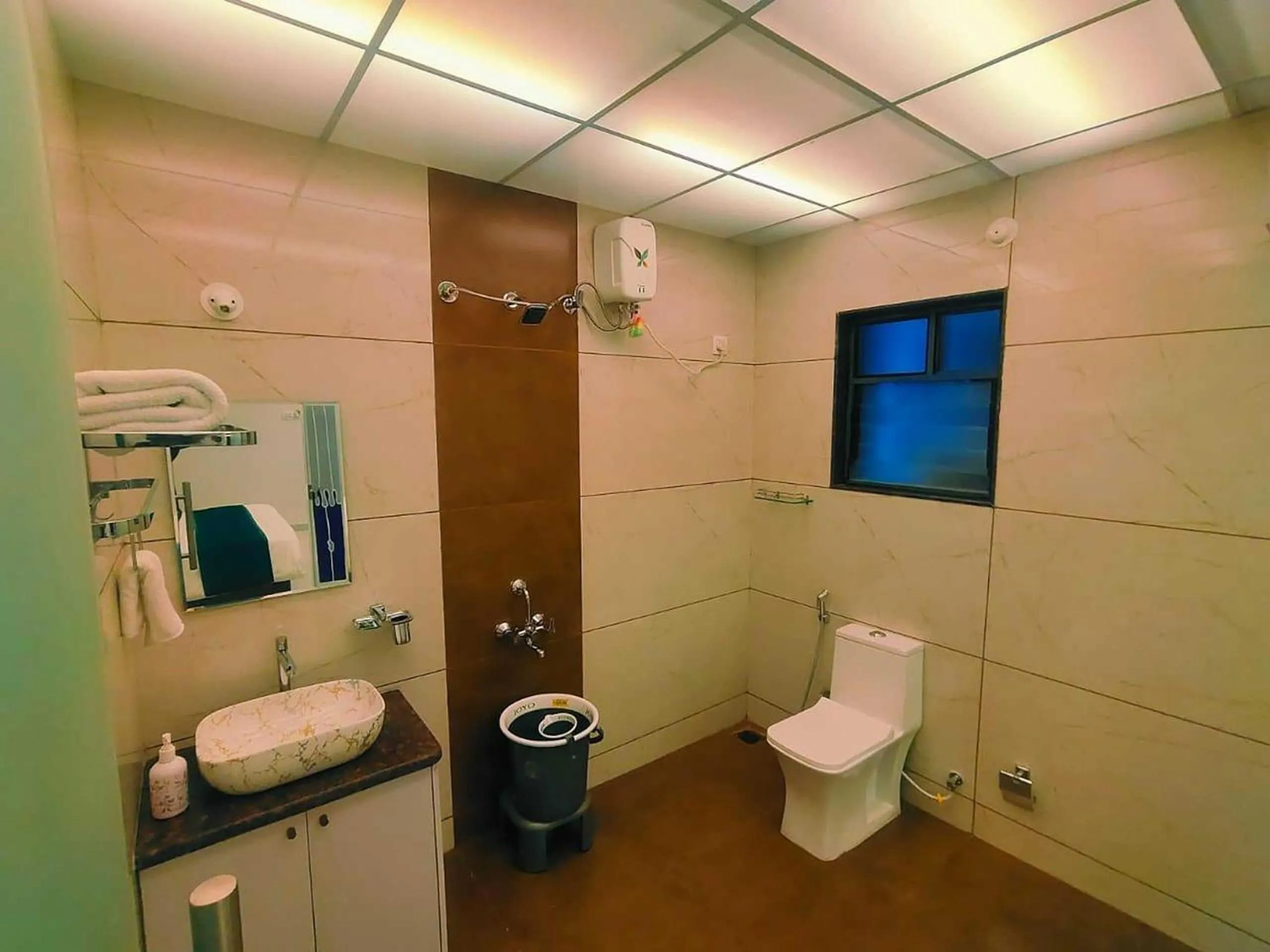 Bathroom in SPOT ON 73780 Hotel Pravin