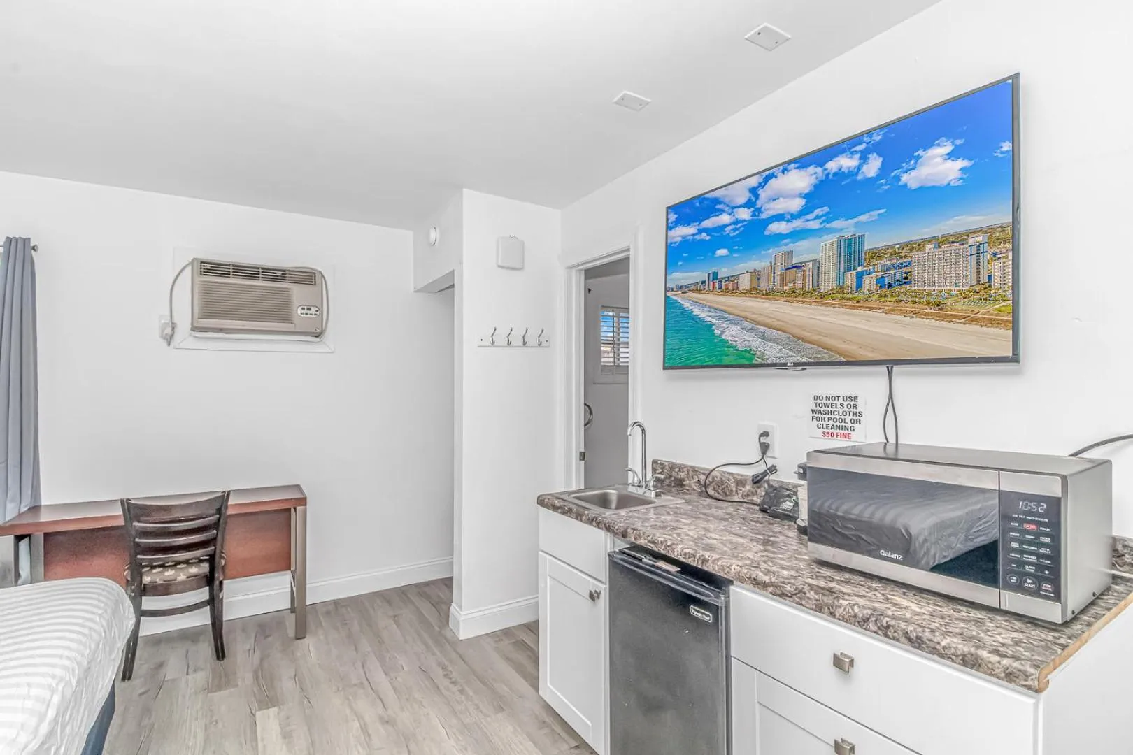 Kitchen or kitchenette in Sun Fun