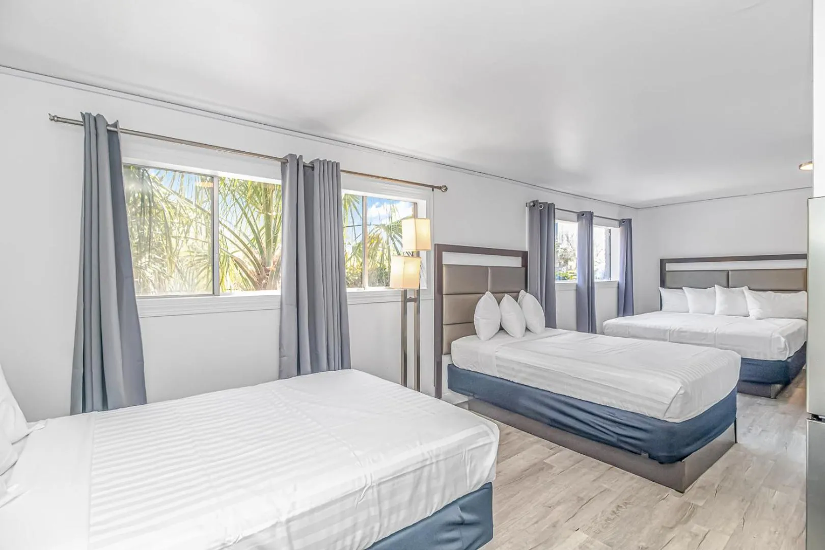 Bedroom, Bed in Sun Fun