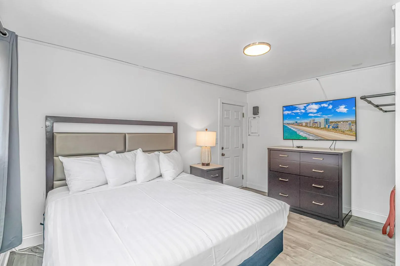 Bedroom, Bed in Sun Fun