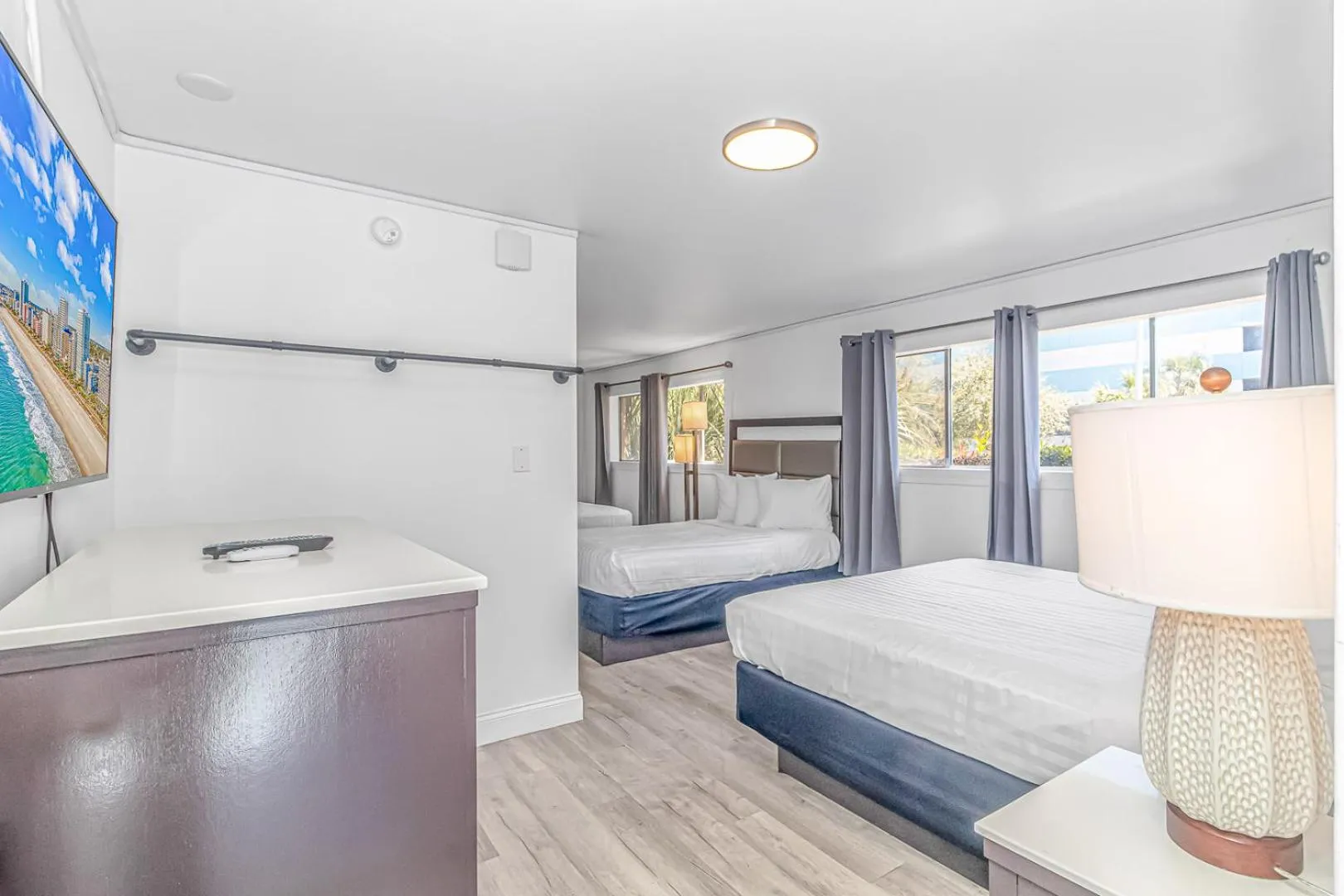 Bedroom, Bed in Sun Fun