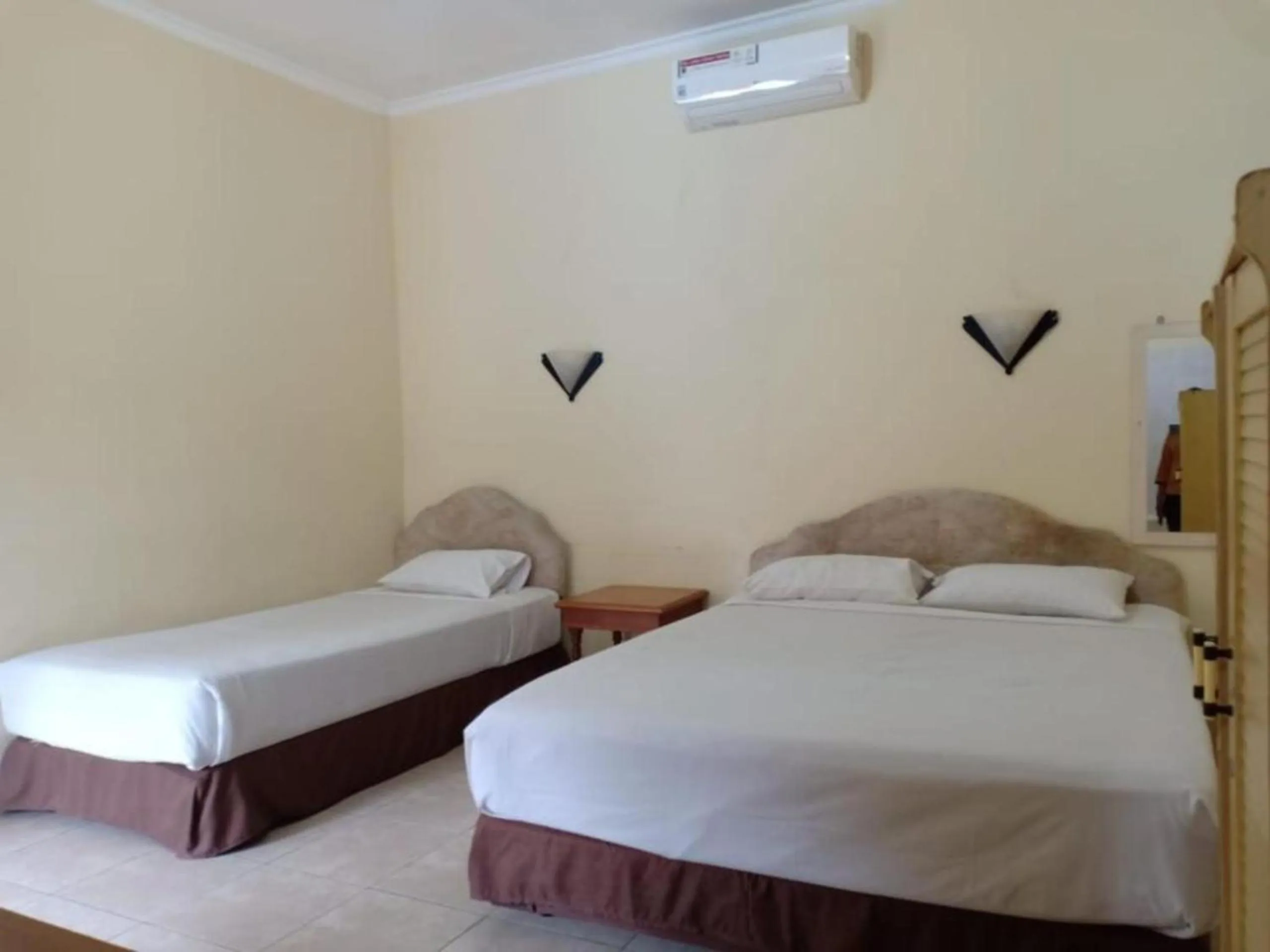 Bedroom, Bed in Hotel Mutiara Baru