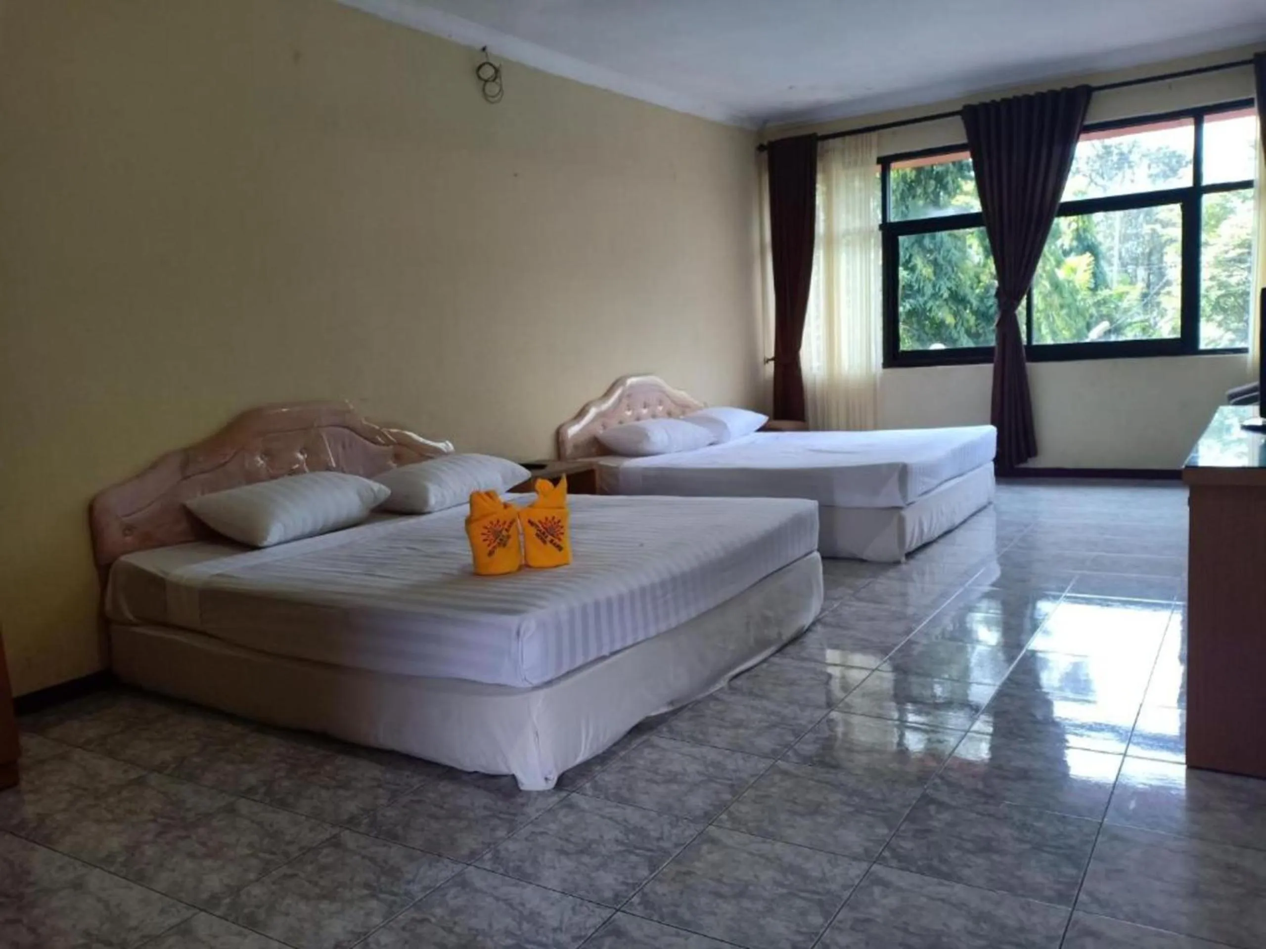 Photo of the whole room, Bed in Hotel Mutiara Baru