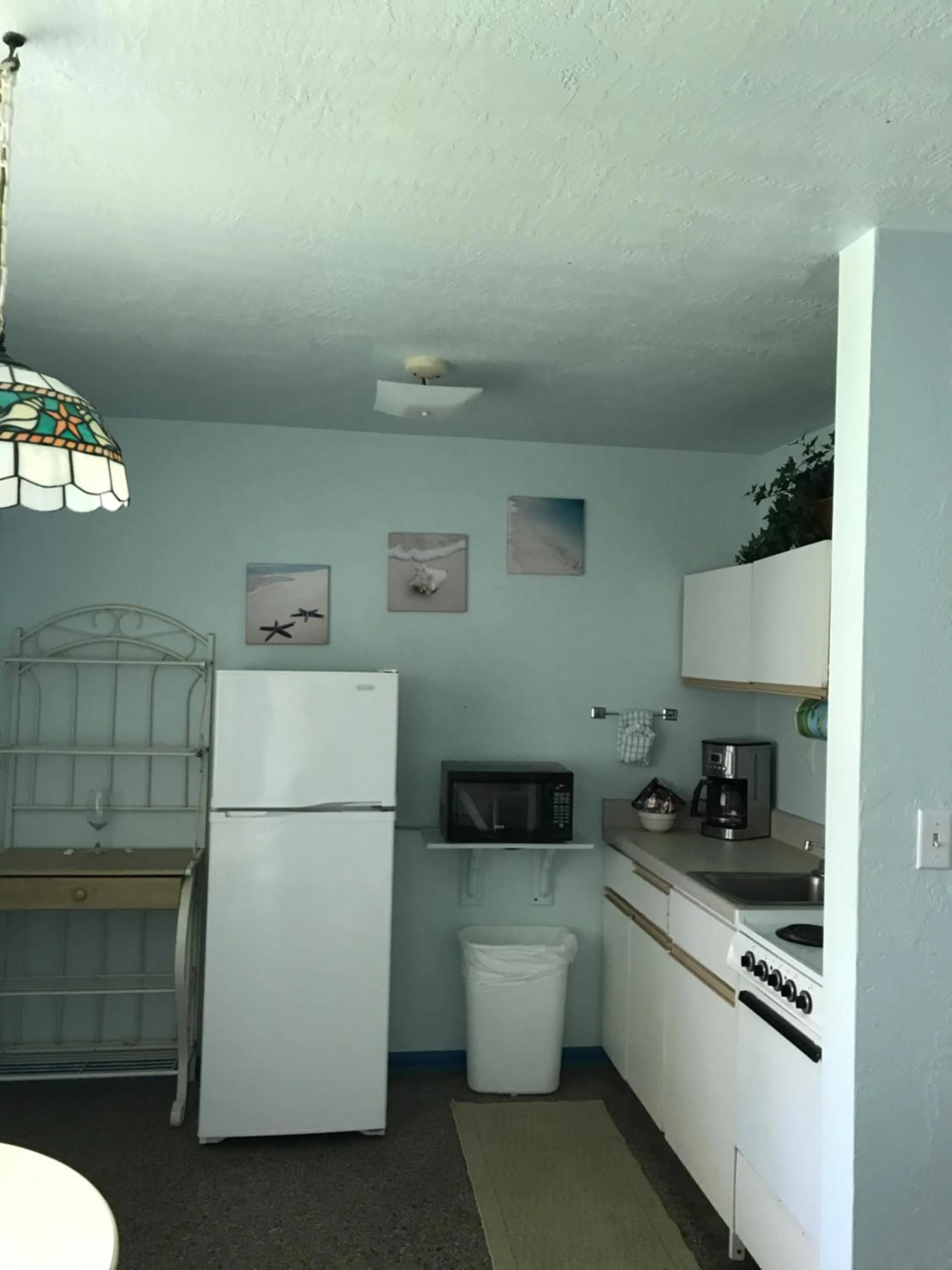 Kitchen or kitchenette in South Beach Inn - Cocoa Beach