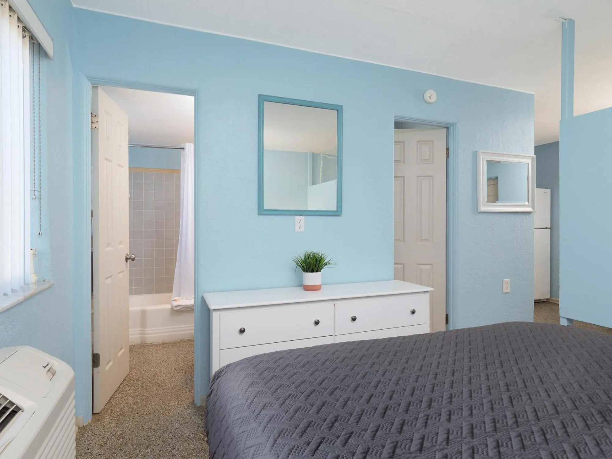 Bed in South Beach Inn - Cocoa Beach