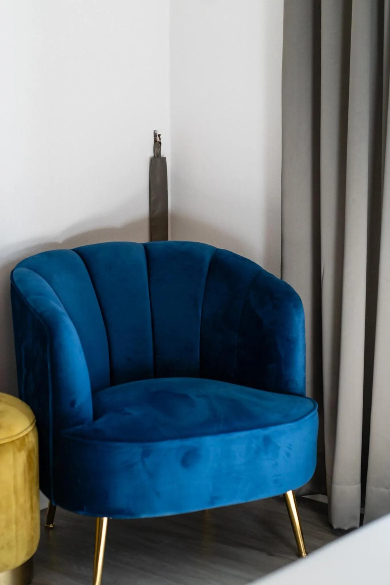 Photo of the whole room in Hotel Lounge