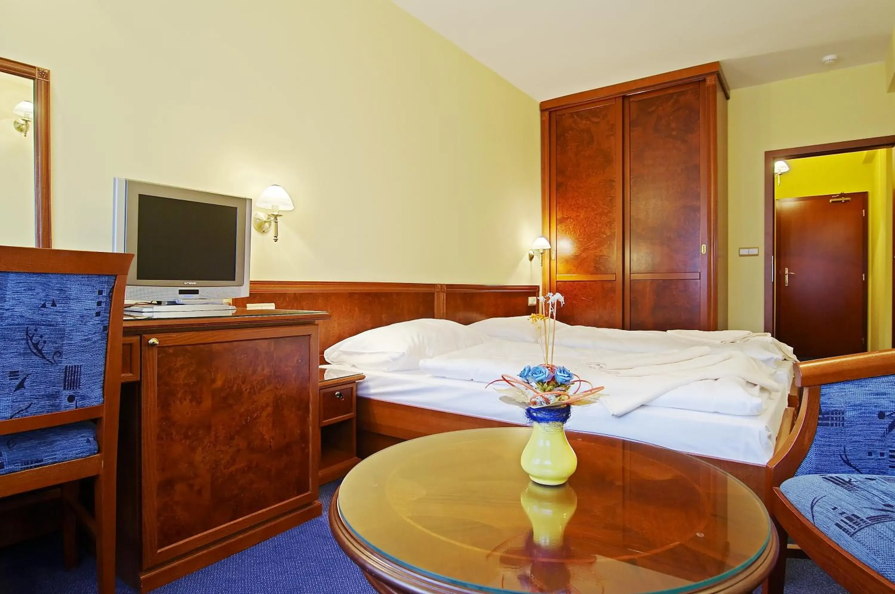 Twin Room with Balcony in Kúpele Brusno - Kúpeľný hotel Poľana Twin Room with Balcony in Kúpele Brusno - Kúpeľný hotel Poľana