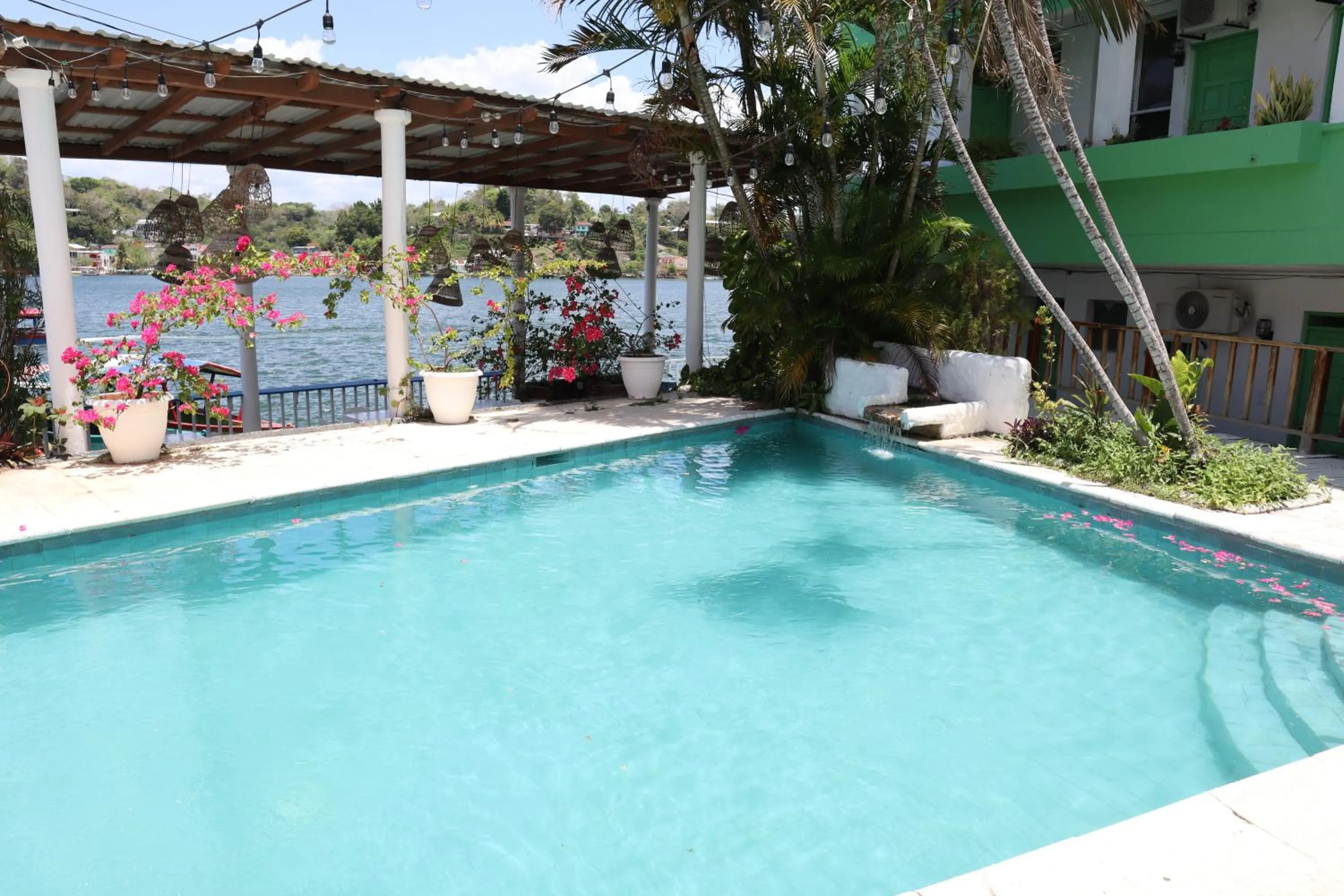 Swimming pool in Hotel Sabana