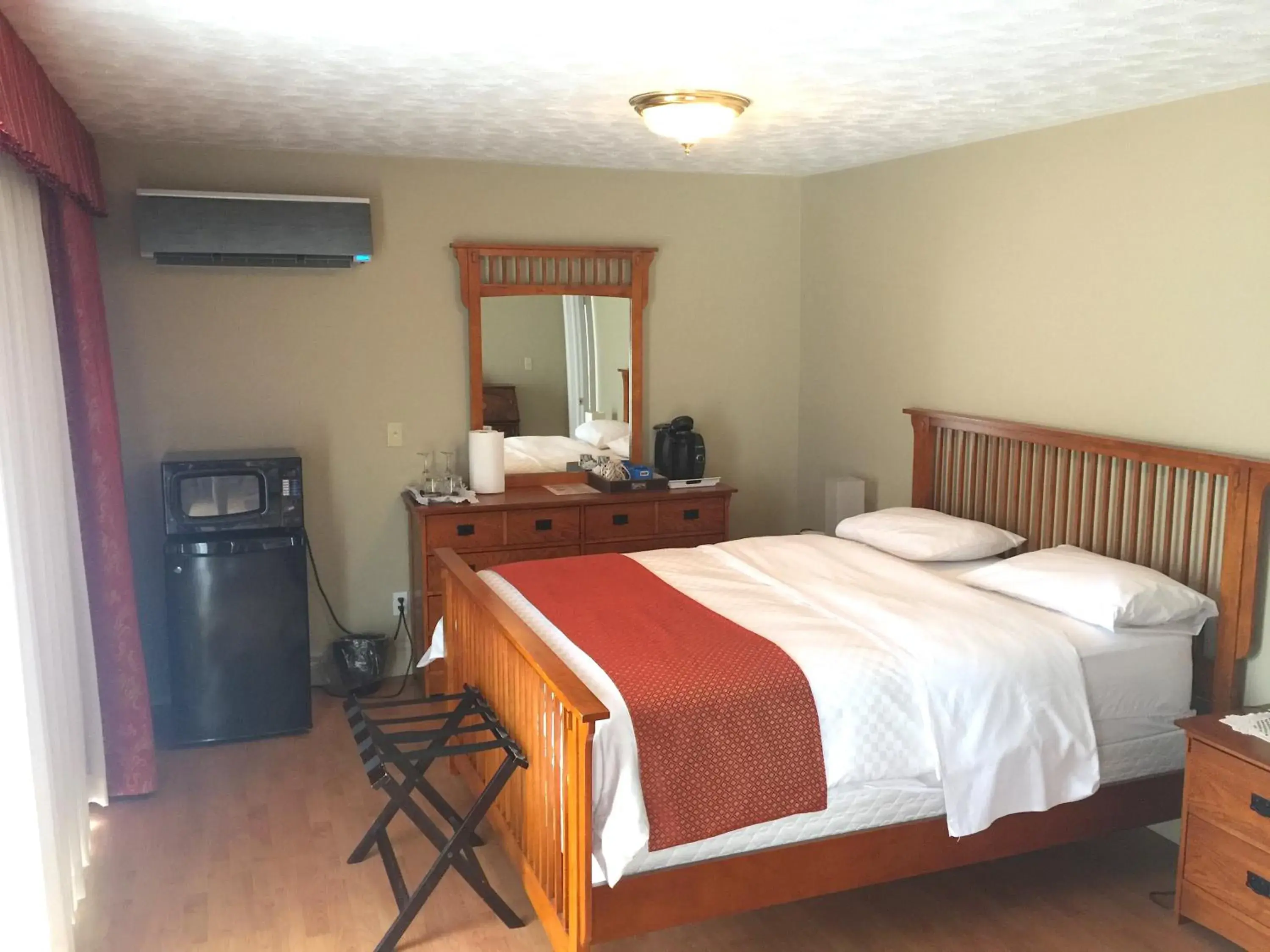 Queen Suite in Grey Rose Suites Queen Suite in Grey Rose Suites