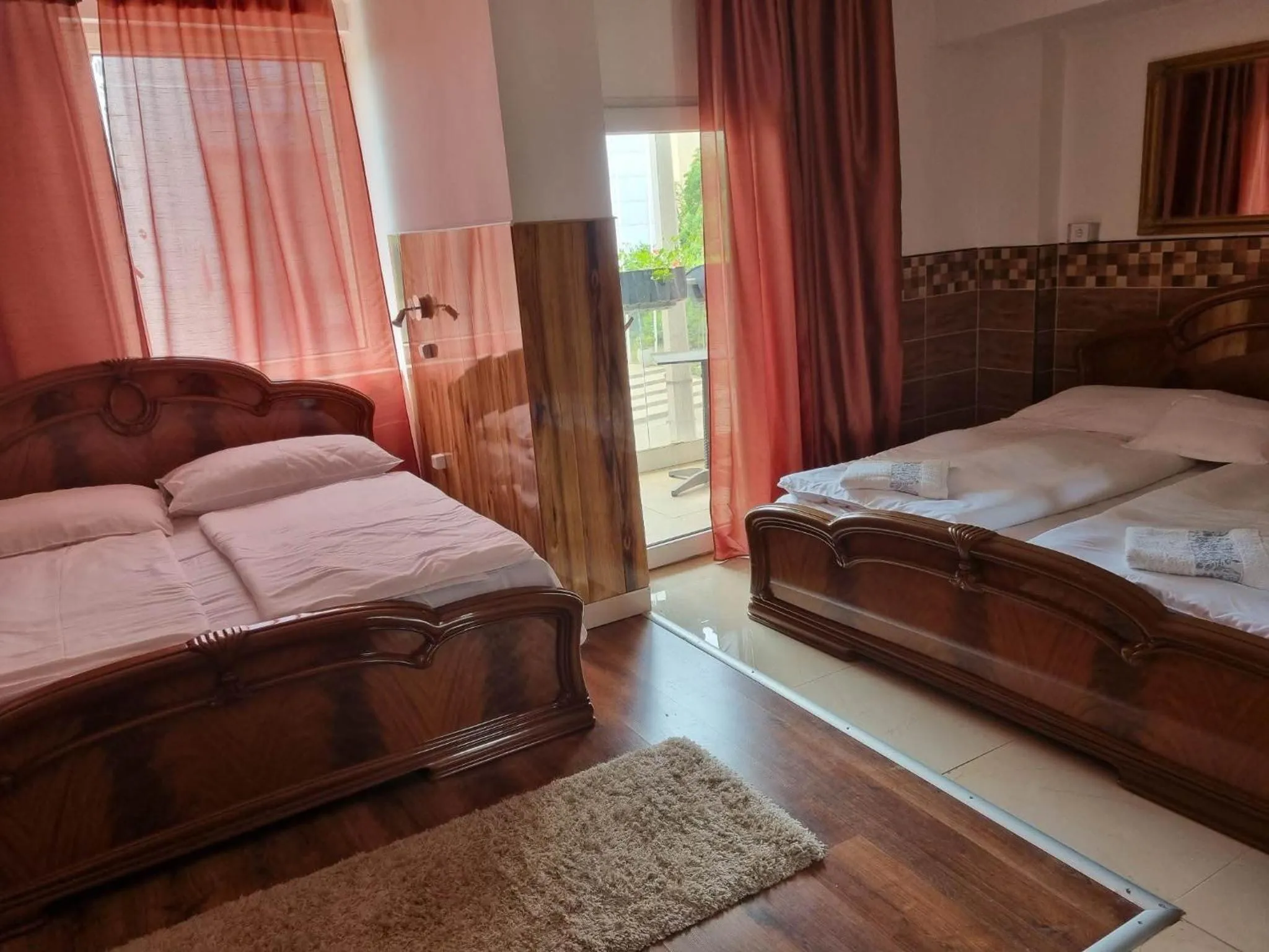 Bed in Európa Panzió