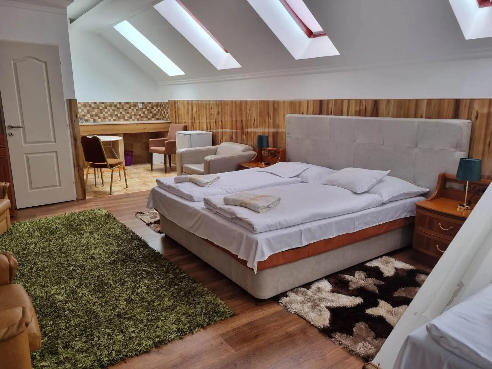 Bed in Európa Panzió