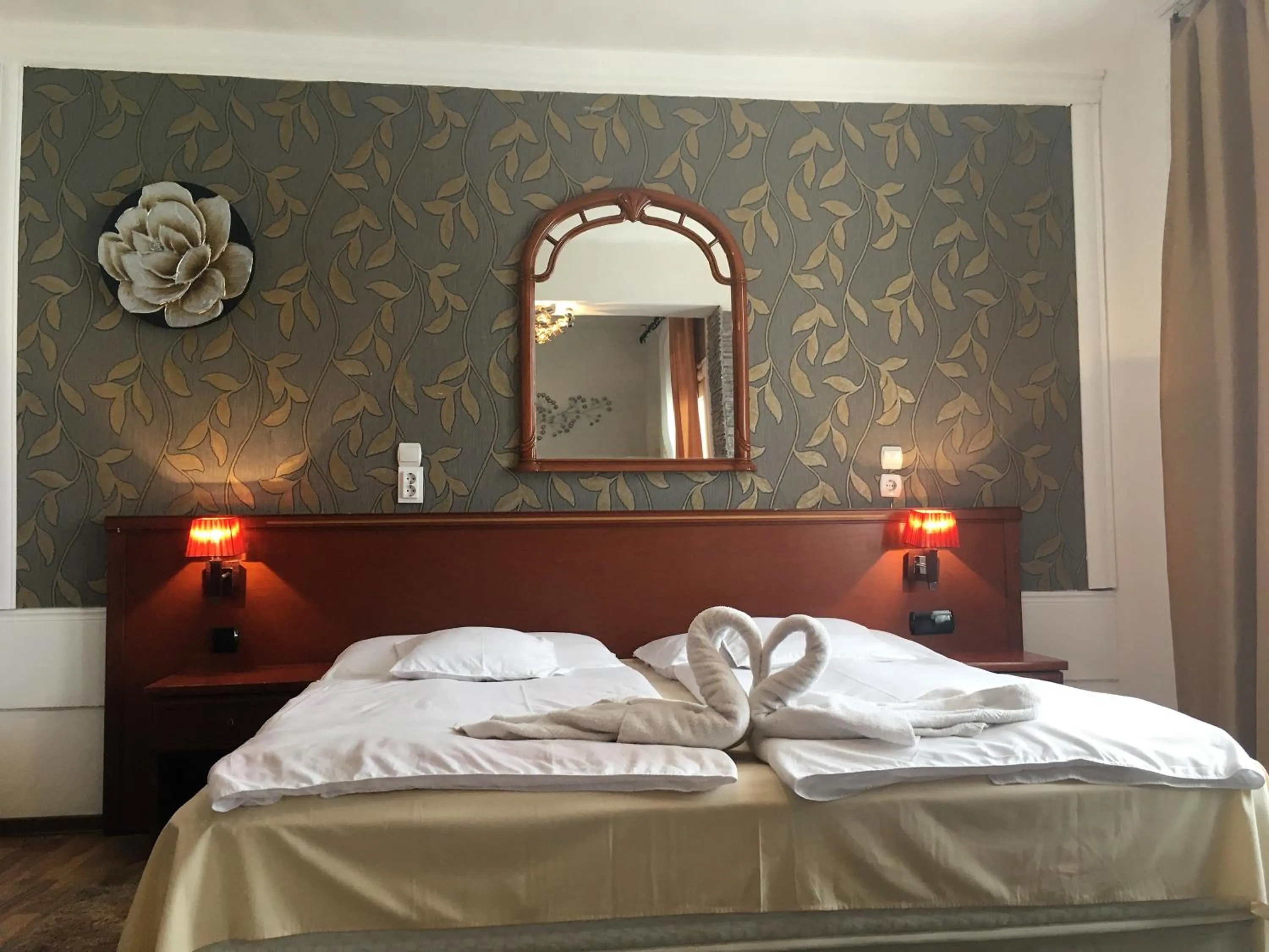 Bed in Európa Panzió