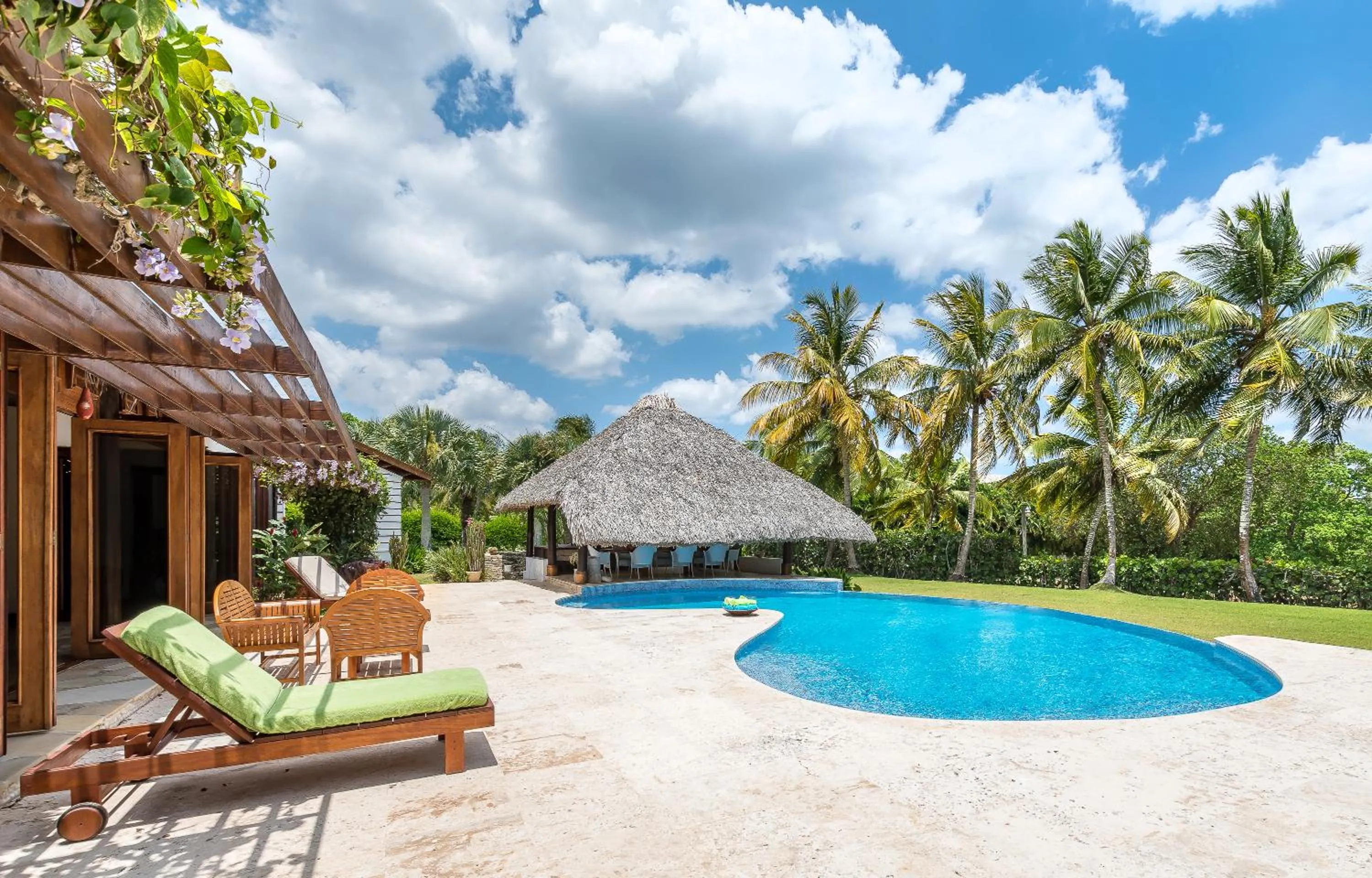 Garden in Unique Villa with Ocean and River Views - Staff & Golf Carts