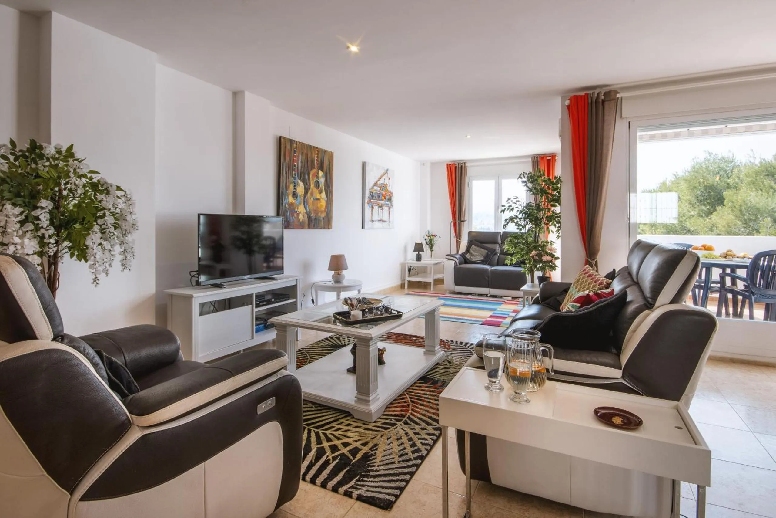 Communal lounge/ TV room in Ático Salonica
