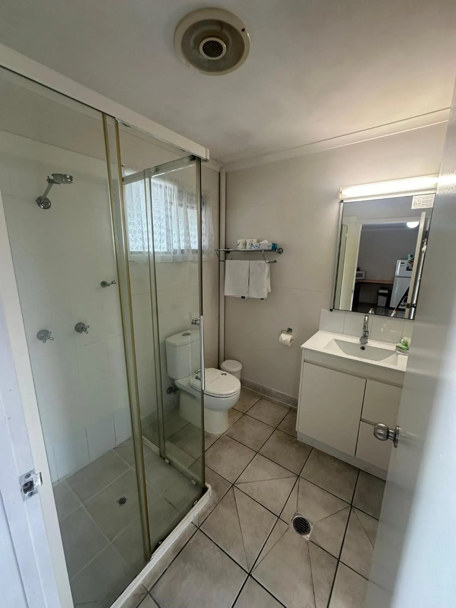 Toilet in Mackay Motor Inn