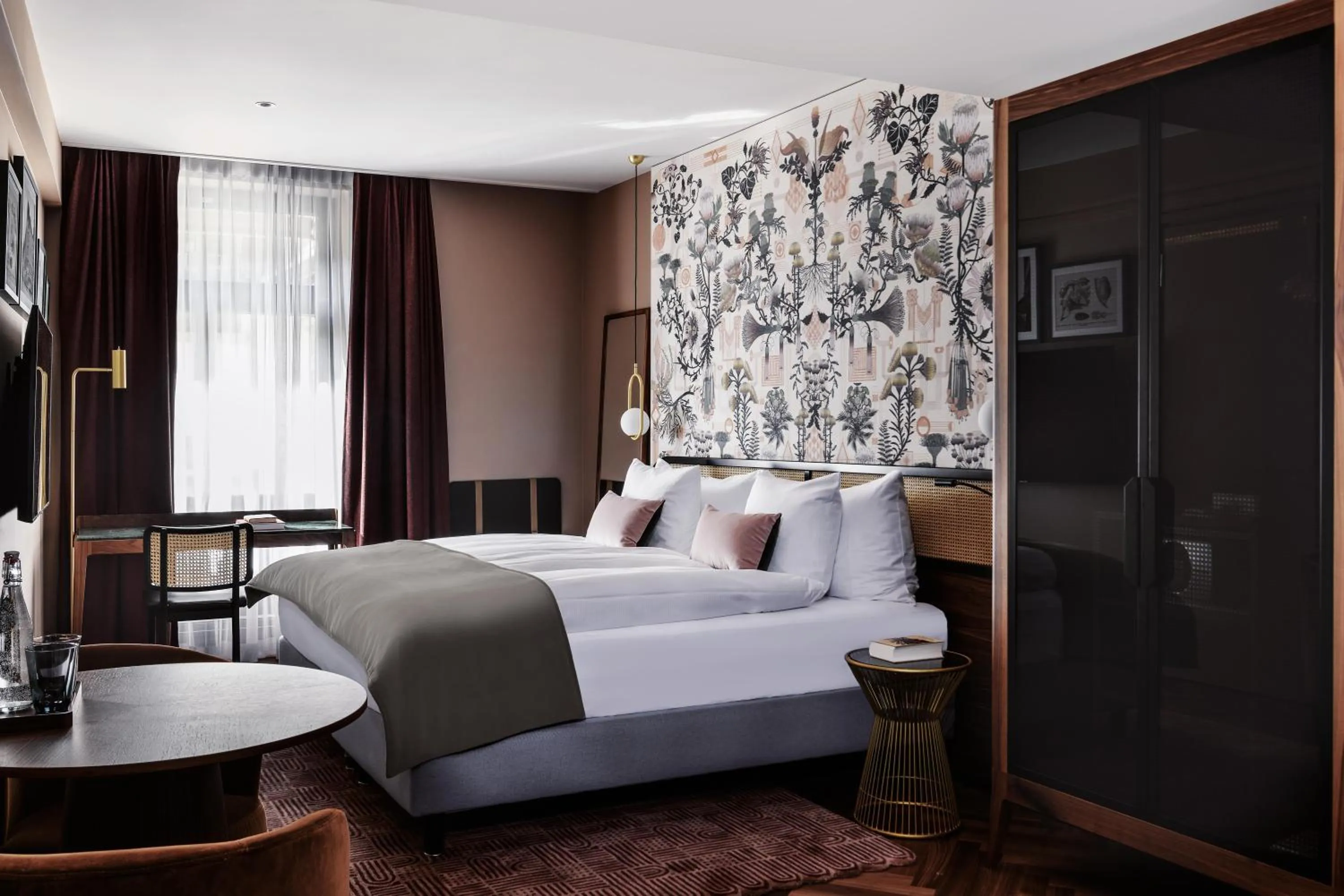 TV and multimedia, Bed in Sorell Boutique-Hotel Seidenhof Zürich