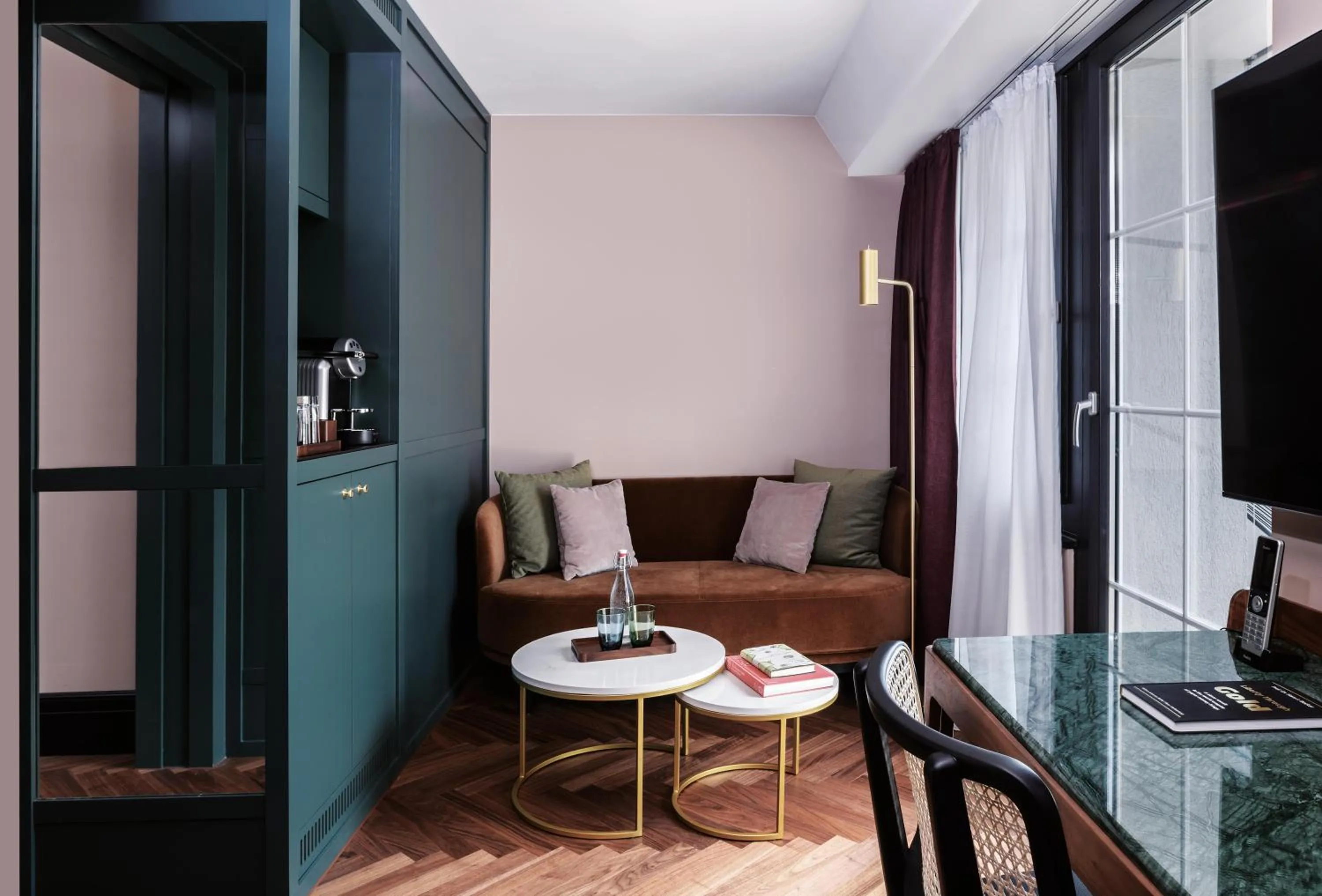 Photo of the whole room in Sorell Boutique-Hotel Seidenhof Zürich