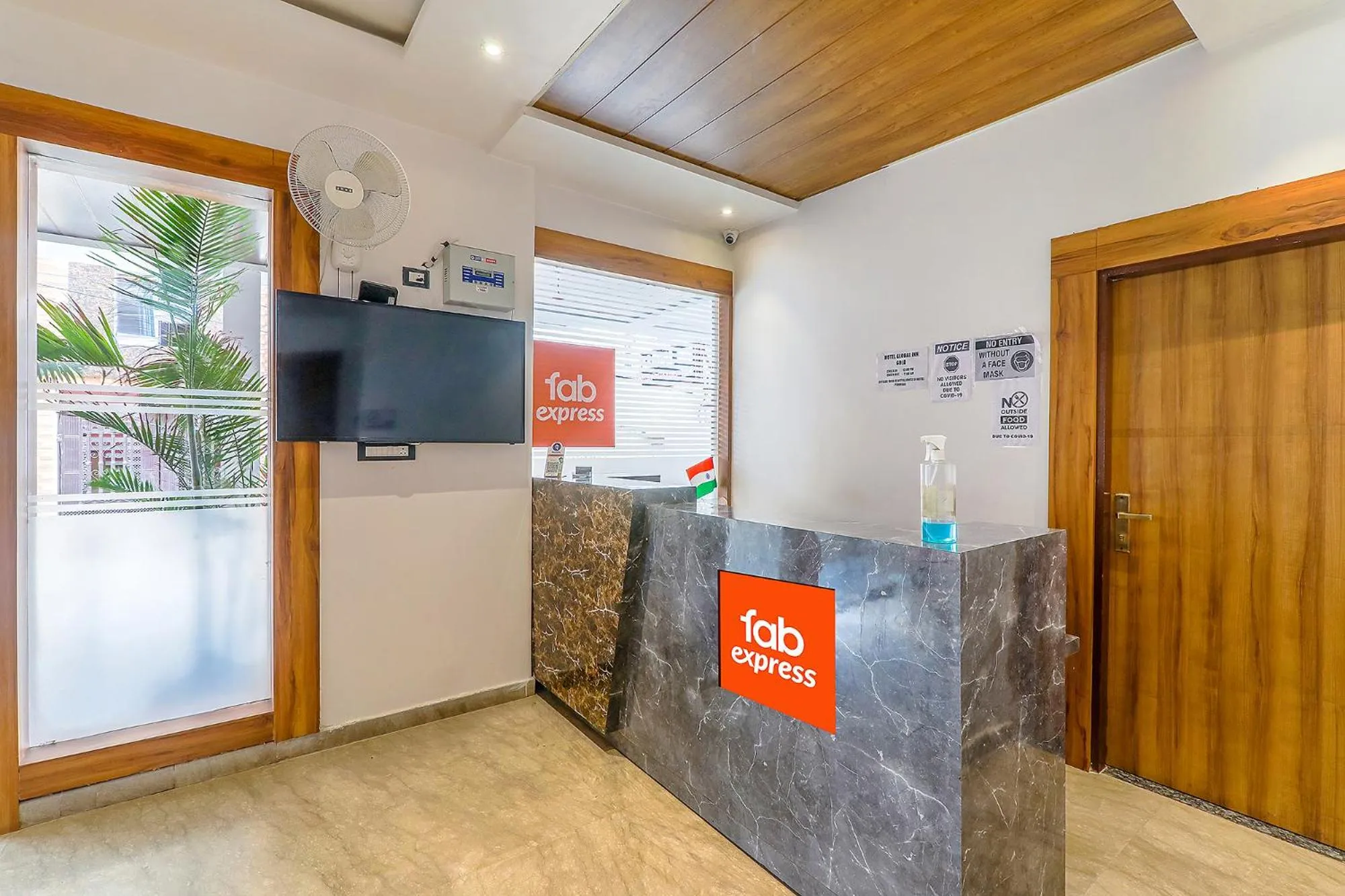 Lobby or reception in FabExpress Global Inn New