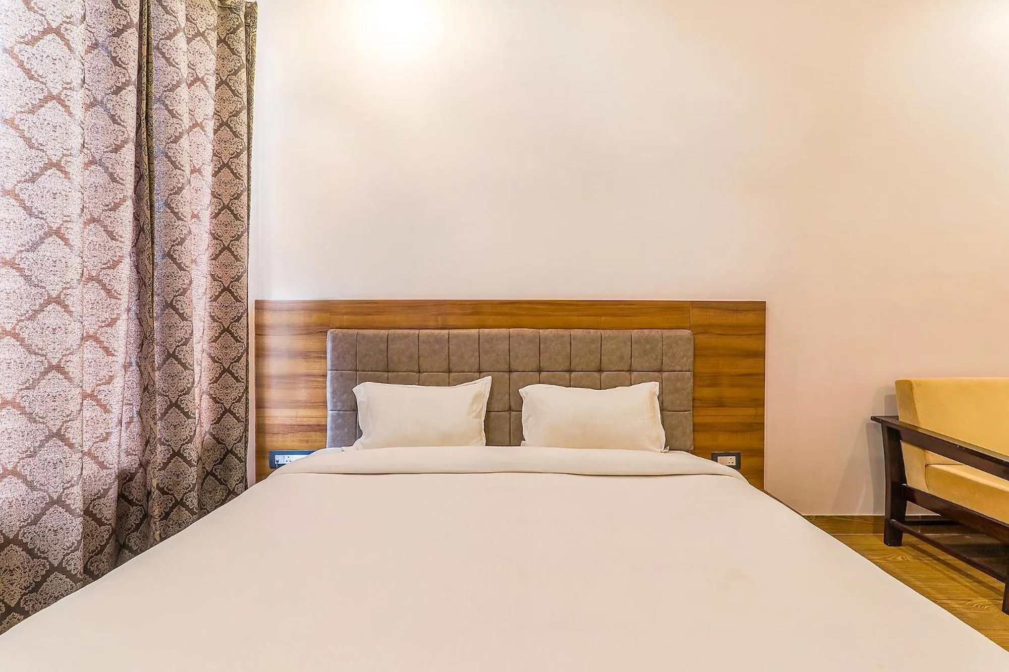 Bed in FabExpress Global Inn New