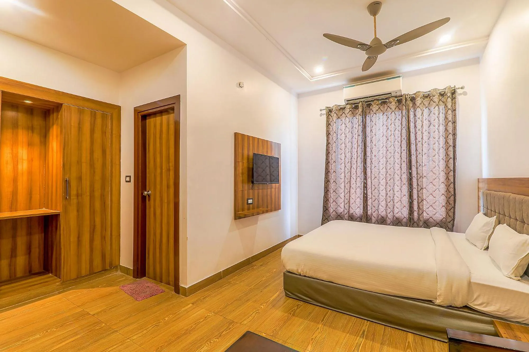 Bed in FabExpress Global Inn New