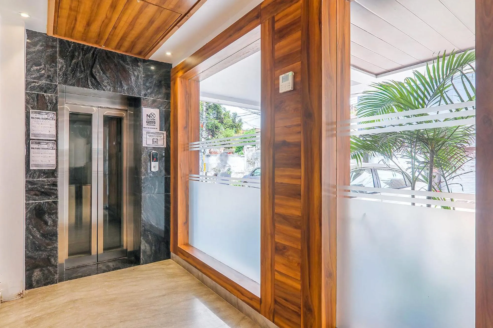 elevator in FabExpress Global Inn New