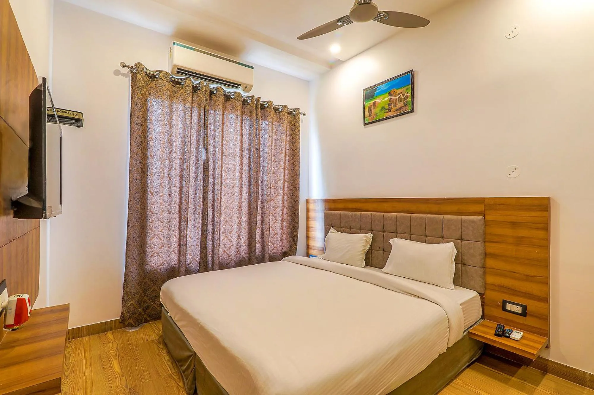 Bed in FabExpress Global Inn New