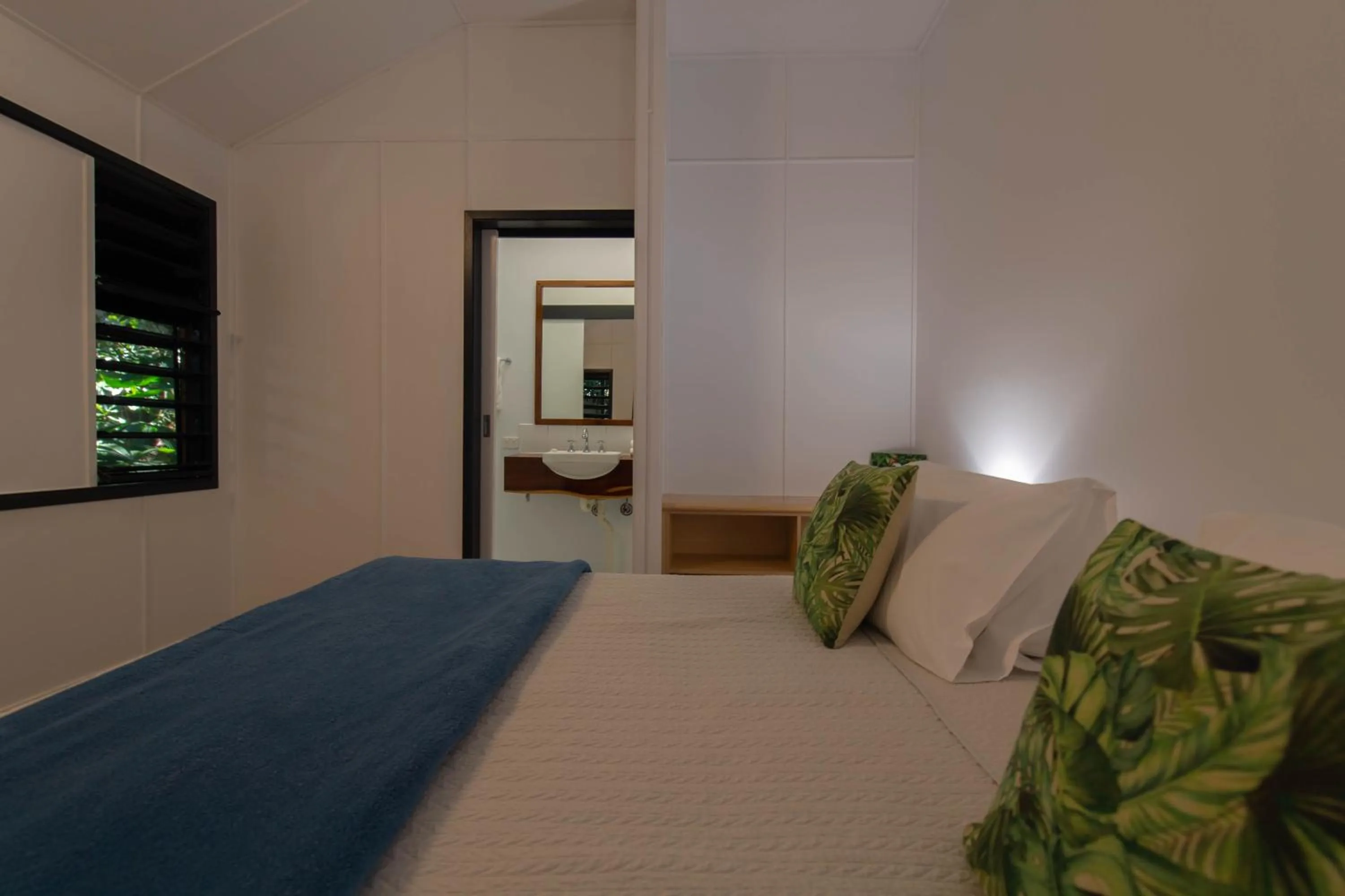 Photo of the whole room, Bed in Cape Trib Beach House