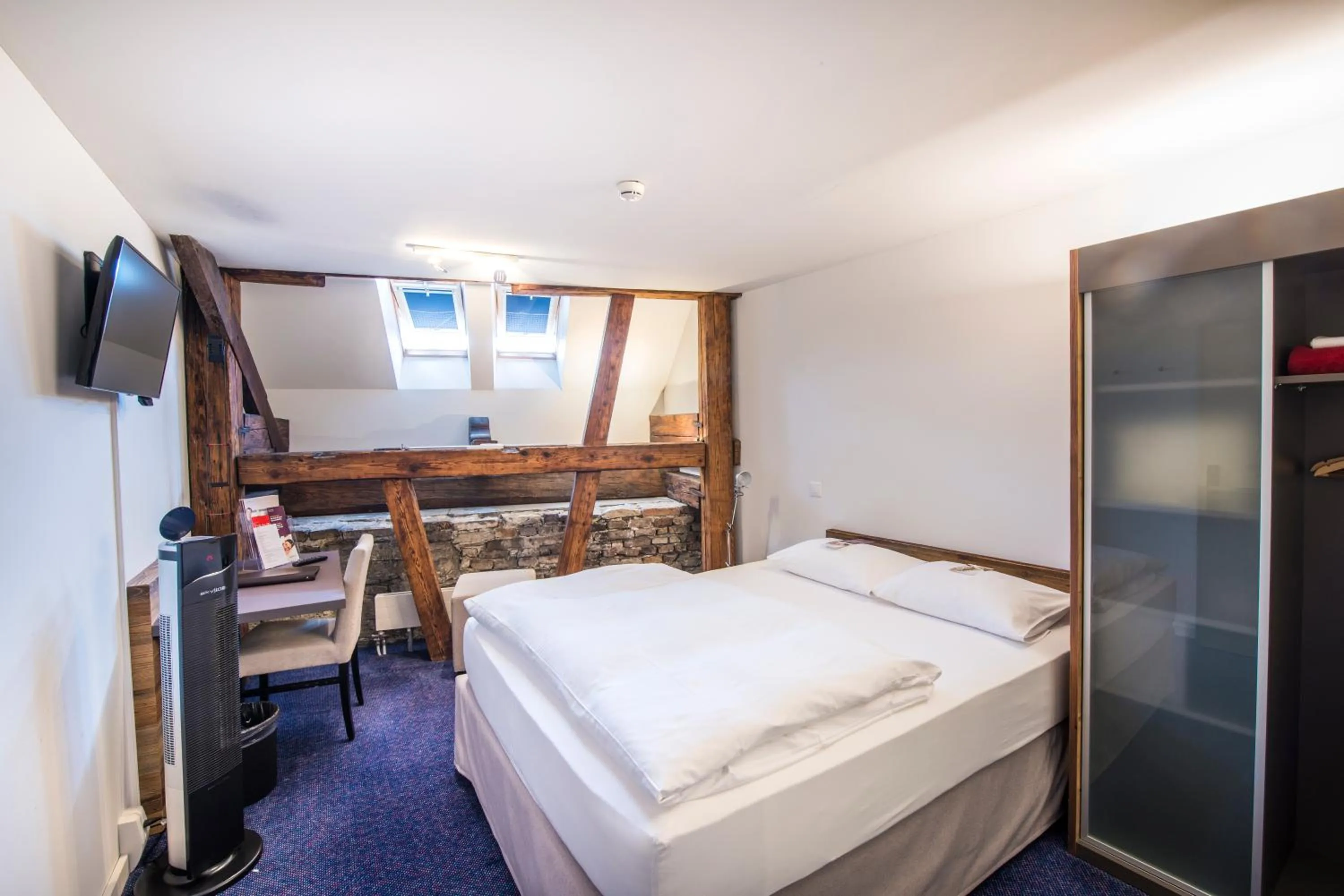 Photo of the whole room, Bed in Boutique-Hotel Rüden